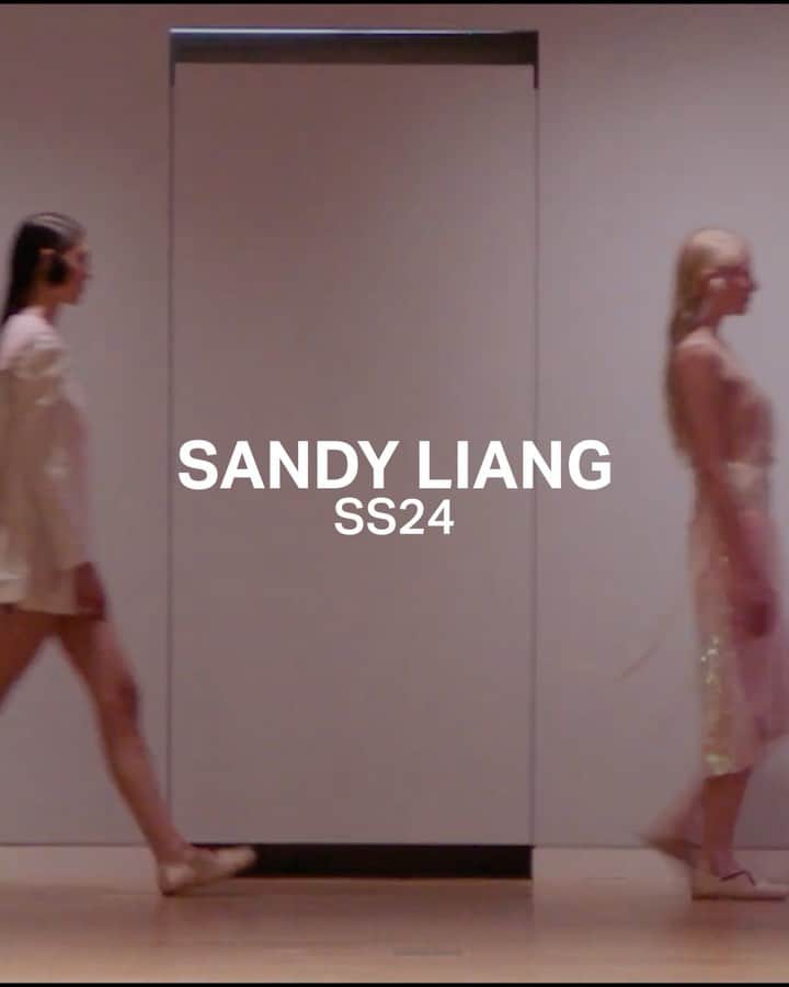 IMG Modelsのインスタグラム：「#RunwayRewind. ⏪ #SandyLiang #SS24 show starring #JiriBraxton #XueHuizi #Awet and #SaraArabzadeh #IMGmodels」