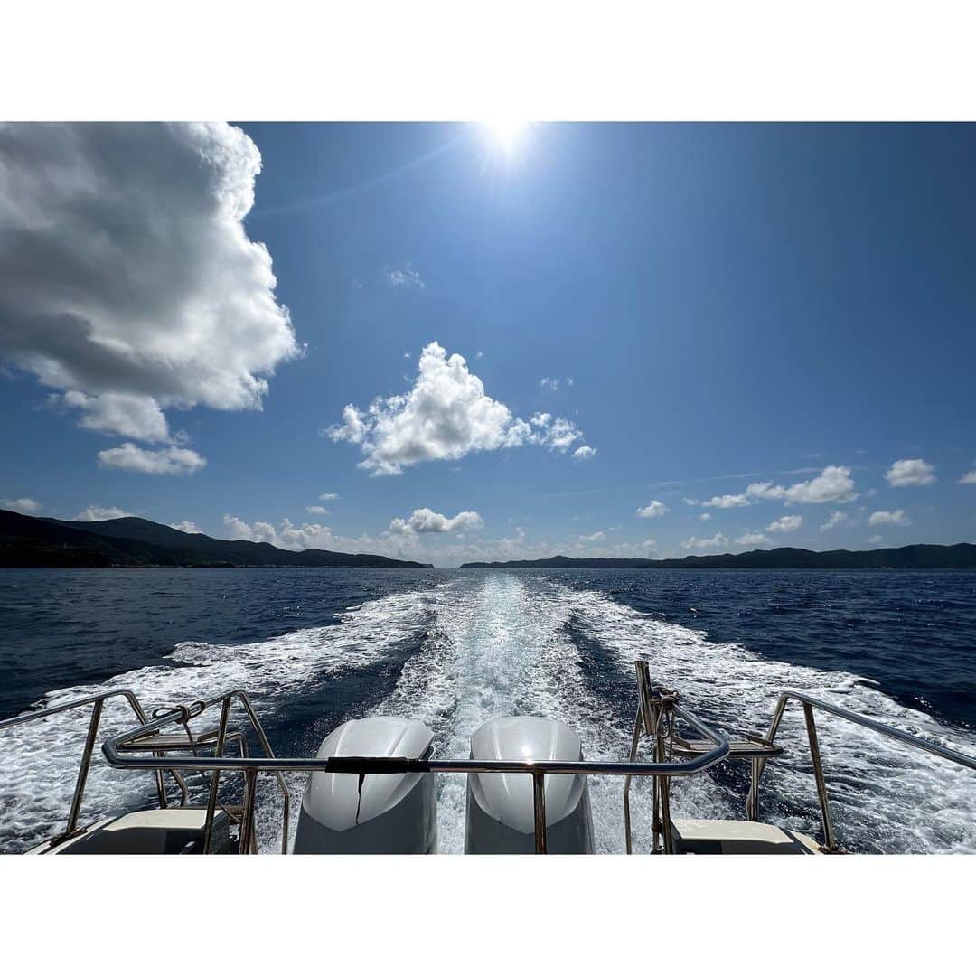 こいずみさきさんのインスタグラム写真 - (こいずみさきInstagram)「奄美part①cruising🚤 色んなところ行ったけど移住したいところNo. 1🎖️ インストラクターさんが同い年で出身も隣で高校の繋がりもある人で後追いたくなりました😂  #奄美大島  #奄美  #クルージング  #cruising  #海  #ocean  #自然」9月12日 20時07分 - kizm_sk