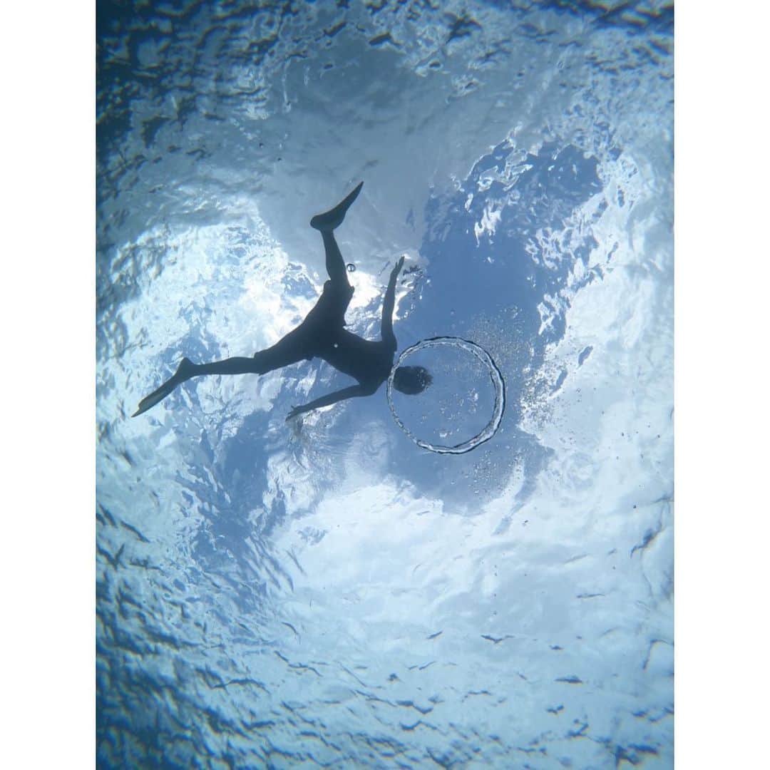 こいずみさきさんのインスタグラム写真 - (こいずみさきInstagram)「奄美part①cruising🚤 色んなところ行ったけど移住したいところNo. 1🎖️ インストラクターさんが同い年で出身も隣で高校の繋がりもある人で後追いたくなりました😂  #奄美大島  #奄美  #クルージング  #cruising  #海  #ocean  #自然」9月12日 20時07分 - kizm_sk
