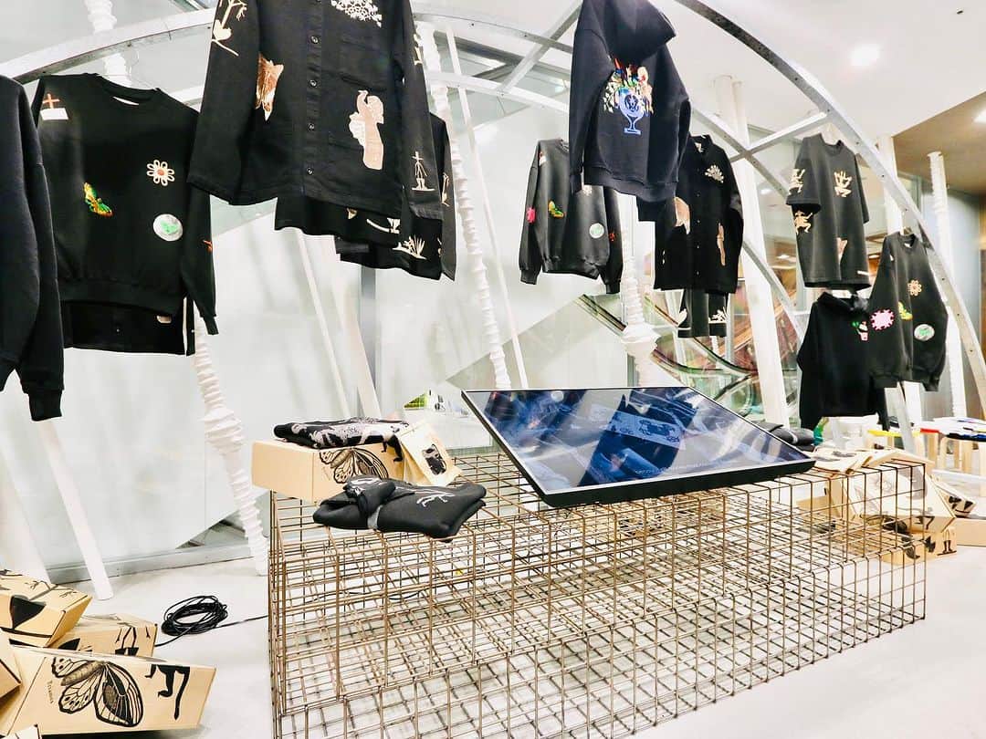 DOVER STREET MARKET GINZAさんのインスタグラム写真 - (DOVER STREET MARKET GINZAInstagram)「Hans Christian Anderson designed by Le Fix with a special installation now available at Dover Street Market Ginza 6F and on the DSMG E-SHOP @lefix_brand @benny_brankovic @signeemma @doverstreetmarketginz #doverstreetmarketginza」9月12日 20時11分 - doverstreetmarketginza