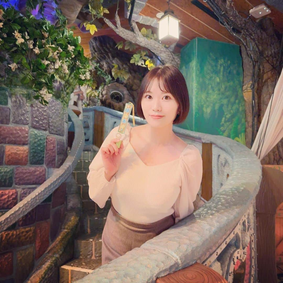 平崎里奈さんのインスタグラム写真 - (平崎里奈Instagram)「大人になってから2回目の #サンリオピューロランド 🎀🌈  カスタムペンライト風キーホルダー？を作ったのだけど、 「ぱわあ！！」と「ざ💎さん🌷」 にしたよ🌞 太陽のパーツがあったら完璧だったな🥺 次はお名前プレート作りに行きたい😆🫶🏻」9月12日 20時12分 - hirasakirina