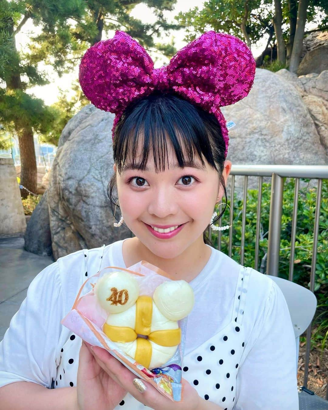 谷元星奈さんのインスタグラム写真 - (谷元星奈Instagram)「* 40周年バージョンのうきわまん🛟 お耳部分とうきわ部分で味が違いました🥳  #うきわまん#大好物#うきわまん40周年バージョン #40周年ディズニー #ドリームゴーラウンド #夏休み  #東京ディズニーリゾート #東京ディズニーランド #東京ディズニーシー  #disneyland #tokyodisneyland #tokyodisneyresort#tokyodisneysea #disneyphoto  #ディズニー写真部」9月12日 20時14分 - tanimoto_seina