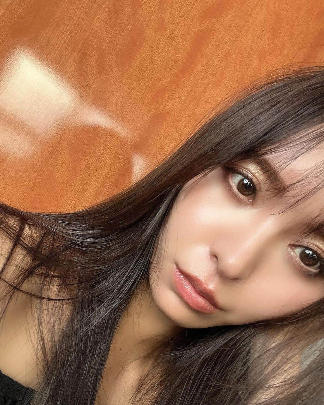 中北成美のインスタグラム：「.  何事にも変化をつけながら コツコツと、🐈‍⬛🌙  そんな最近は目尻のはね上げやめて タレ目さん～💄」