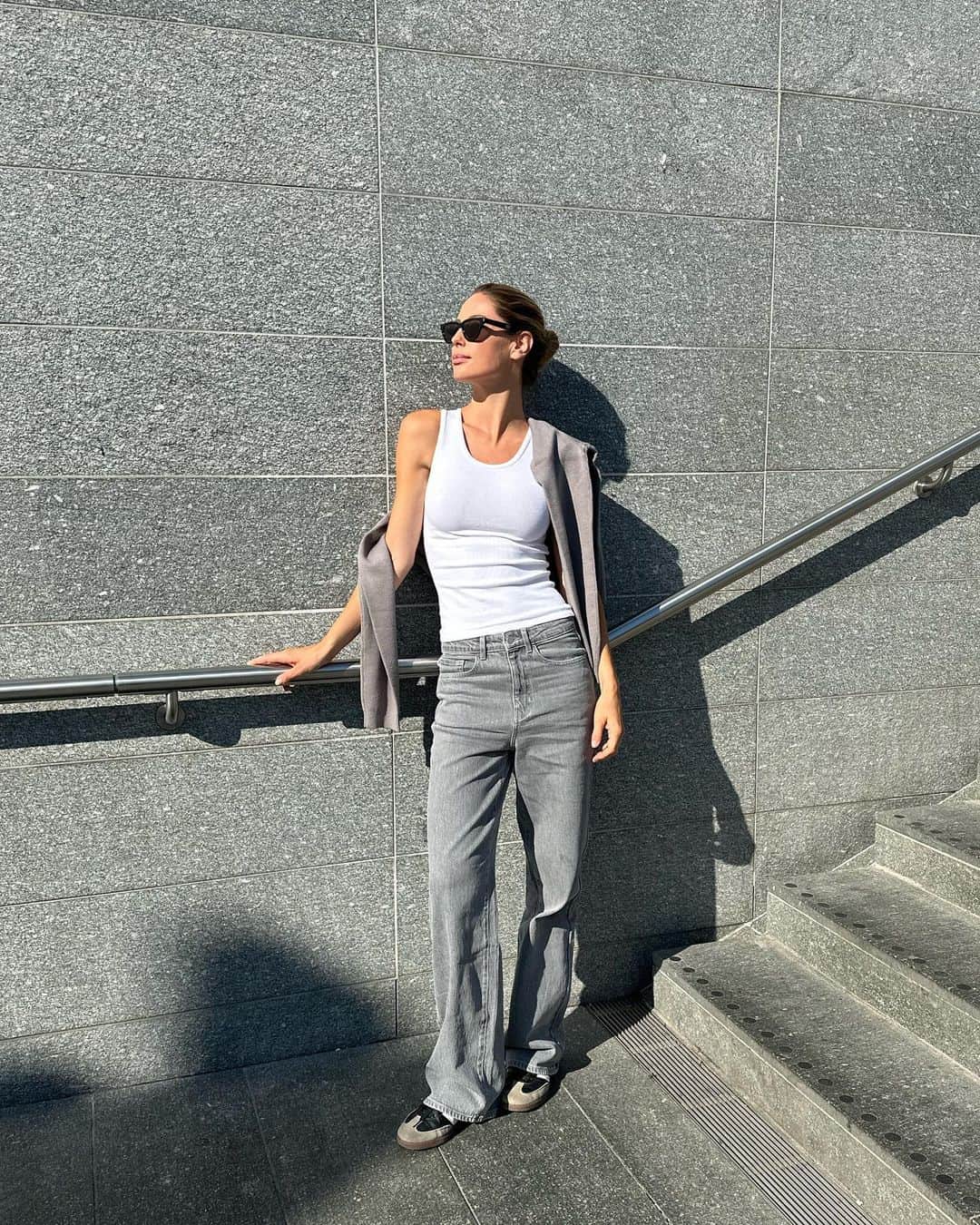 Mathilde Goehlerのインスタグラム：「Annonce The collection is live 🤍🤍🤍 @veromoda」