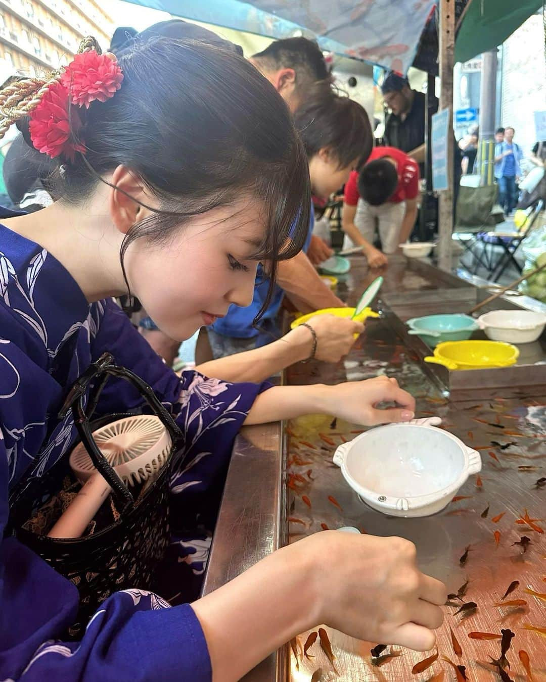 月野有菜さんのインスタグラム写真 - (月野有菜Instagram)「夏の思い出🍧  祇園祭の写真です🏮  このお面は姉に買ってもらいました🦊🩷 いちご飴も美味しかったし、金魚すくいも楽しかったです！🍓」9月12日 20時27分 - yuna_tsukino920