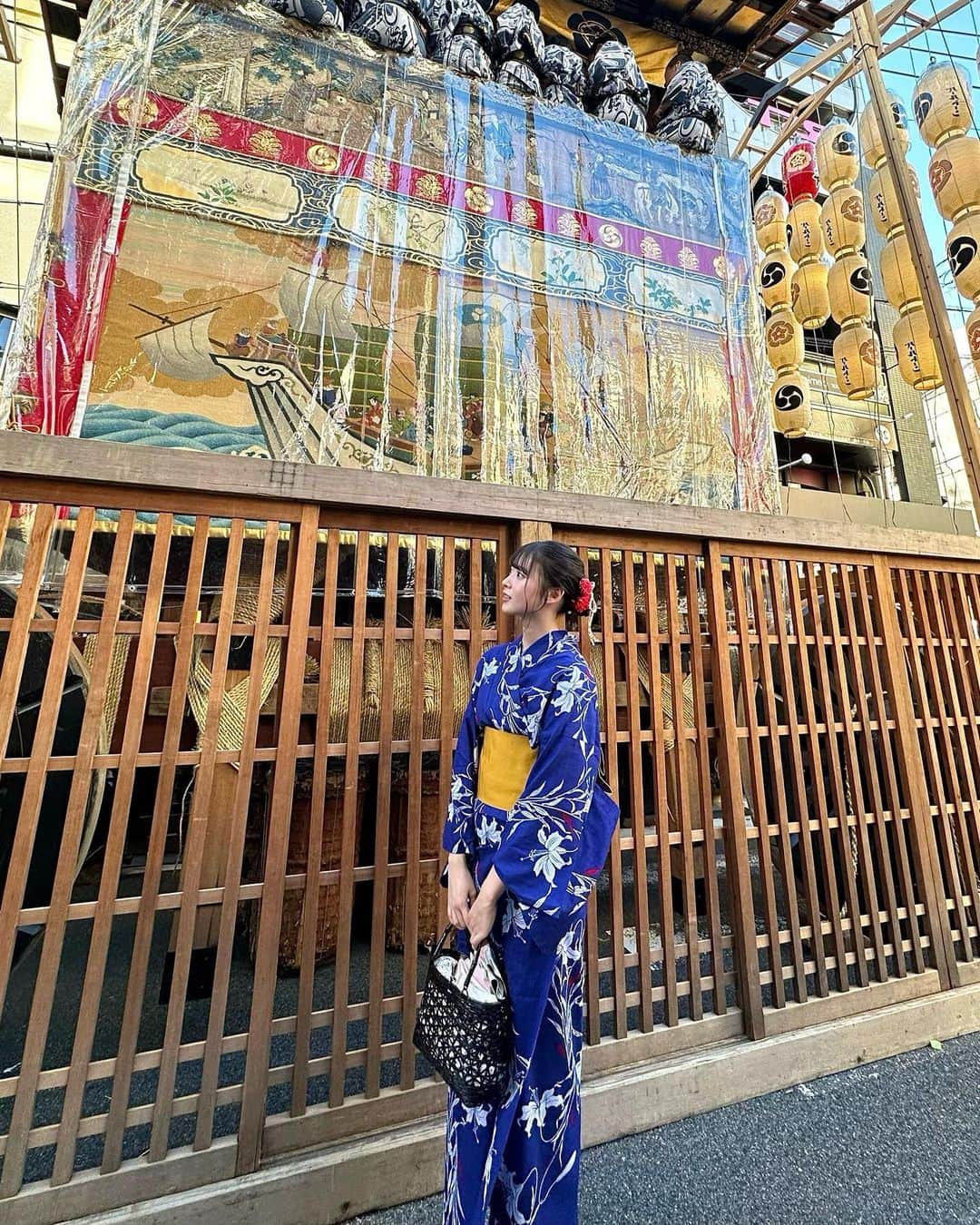 月野有菜さんのインスタグラム写真 - (月野有菜Instagram)「夏の思い出🍧  祇園祭の写真です🏮  このお面は姉に買ってもらいました🦊🩷 いちご飴も美味しかったし、金魚すくいも楽しかったです！🍓」9月12日 20時27分 - yuna_tsukino920