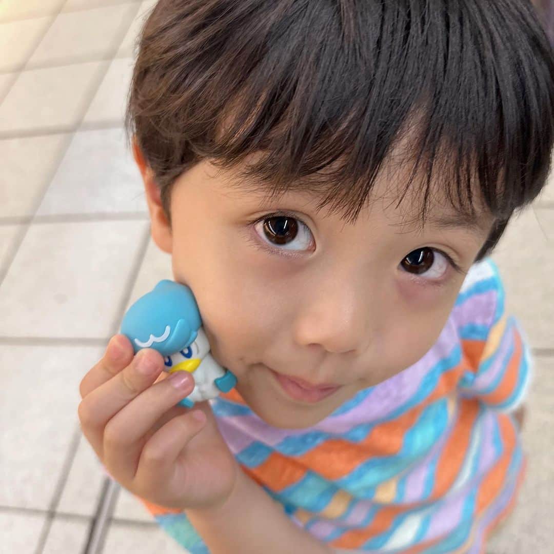 ともみのインスタグラム：「. . クワッス❤︎かわいい☺️🫶🏼 . . #ポケモン #getだぜ #がちゃがちゃ #好きだよねー #年長さん #5歳男の子」