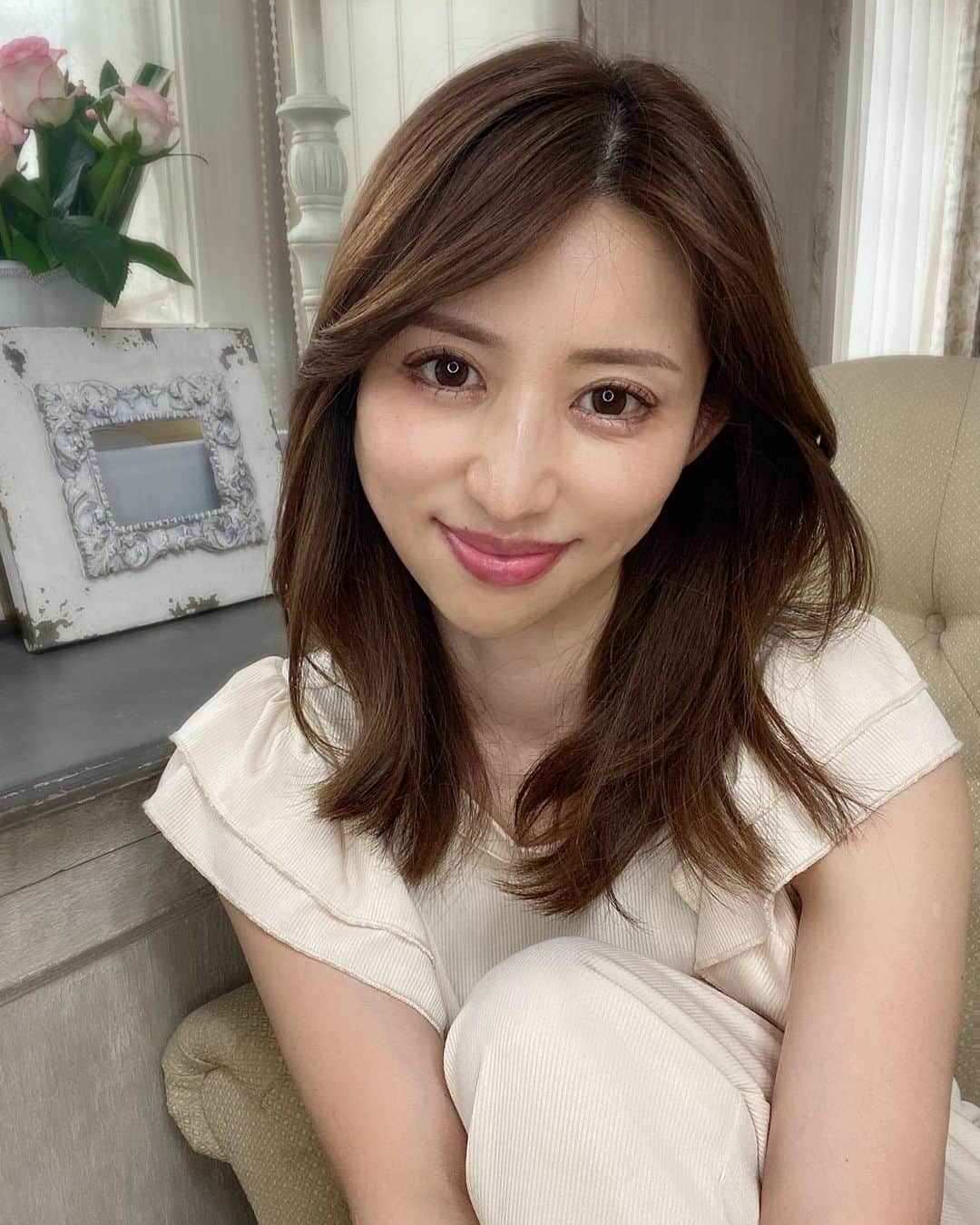 sachi♡さんのインスタグラム写真 - (sachi♡Instagram)「こんばんは🌙  再生医療美容外科 『ナチュラルハーモニークリニック表参道』 @nhc_clinic  こちらのクリニック限定の 「幹細胞フェイスリフト」という 特別な繊維と幹細胞上清液を組み合わせた オリジナルの施術を受けてから 2週間経ちました。  施術直後は少し腫れている部分もあったけど 翌日から気にならなくなり 今は滑らかでシャープなVラインになって ホントにやって良かった😆✨  リフトと同時に幹細胞上清液を注入しているので 糸の癒着率アップと同時に お肌の張りと艶も出てきて嬉しい♡  これだけ効果があるのにダウンタイムが ほぼ無いのは本当にありがたい😌  フェイスリフトと幹細胞上清液を組み合わせた施術は こちらのクリニックのオリジナルなので また定期的に受けたいと思います♡  #糸リフト #幹細胞フェイスリフト #ナチュラルハーモニークリニック表参道　#NHC #表参道 #美容 #小顔 #リフトアップ #美容外科 #美容皮膚科 #美容クリニック #幹細胞上清液　#再生医療 #糸リフト #フェイスリフト #スレッドリフト #リフトアップ」9月12日 20時21分 - nail_salon_felice04