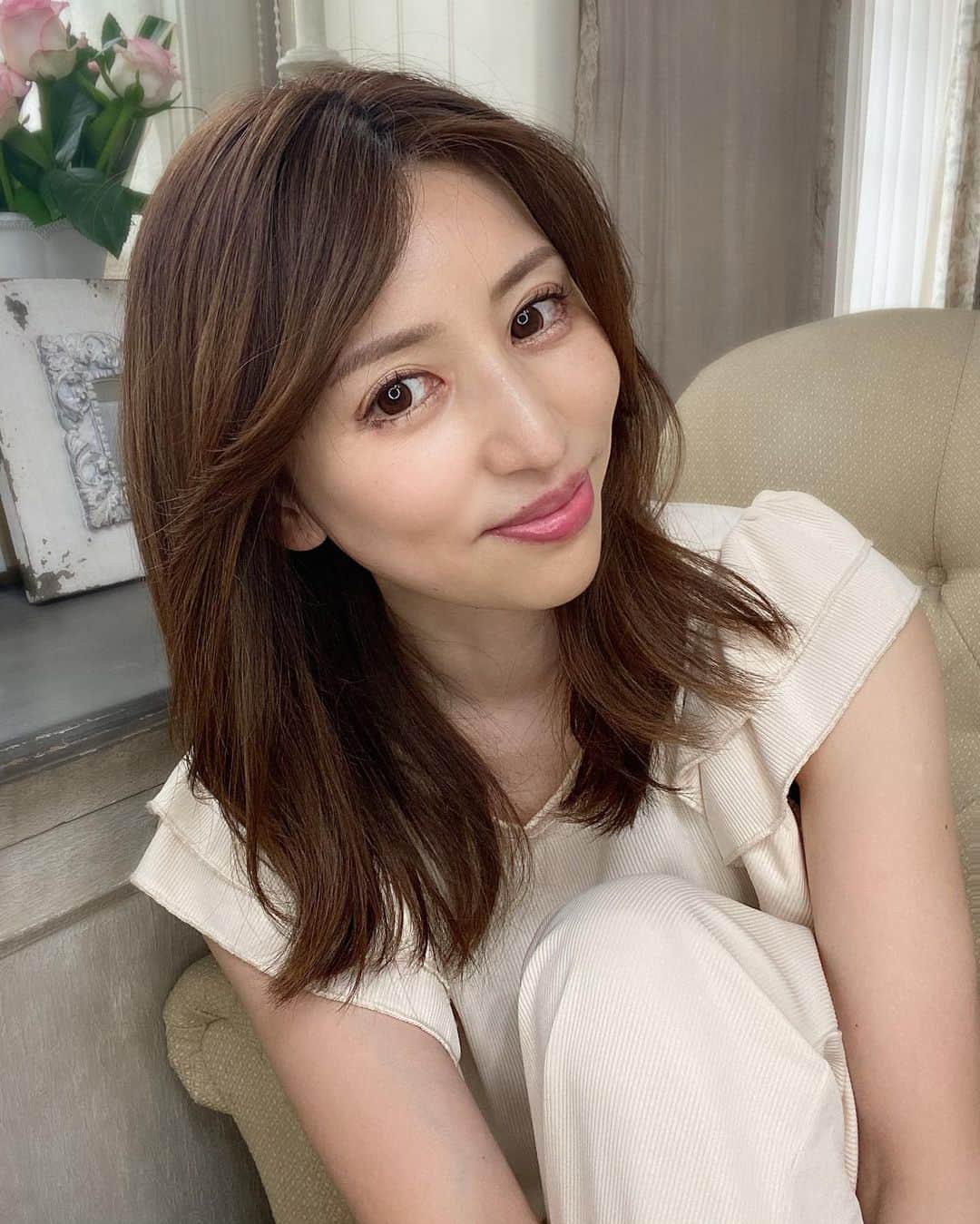 sachi♡さんのインスタグラム写真 - (sachi♡Instagram)「こんばんは🌙  再生医療美容外科 『ナチュラルハーモニークリニック表参道』 @nhc_clinic  こちらのクリニック限定の 「幹細胞フェイスリフト」という 特別な繊維と幹細胞上清液を組み合わせた オリジナルの施術を受けてから 2週間経ちました。  施術直後は少し腫れている部分もあったけど 翌日から気にならなくなり 今は滑らかでシャープなVラインになって ホントにやって良かった😆✨  リフトと同時に幹細胞上清液を注入しているので 糸の癒着率アップと同時に お肌の張りと艶も出てきて嬉しい♡  これだけ効果があるのにダウンタイムが ほぼ無いのは本当にありがたい😌  フェイスリフトと幹細胞上清液を組み合わせた施術は こちらのクリニックのオリジナルなので また定期的に受けたいと思います♡  #糸リフト #幹細胞フェイスリフト #ナチュラルハーモニークリニック表参道　#NHC #表参道 #美容 #小顔 #リフトアップ #美容外科 #美容皮膚科 #美容クリニック #幹細胞上清液　#再生医療 #糸リフト #フェイスリフト #スレッドリフト #リフトアップ」9月12日 20時21分 - nail_salon_felice04