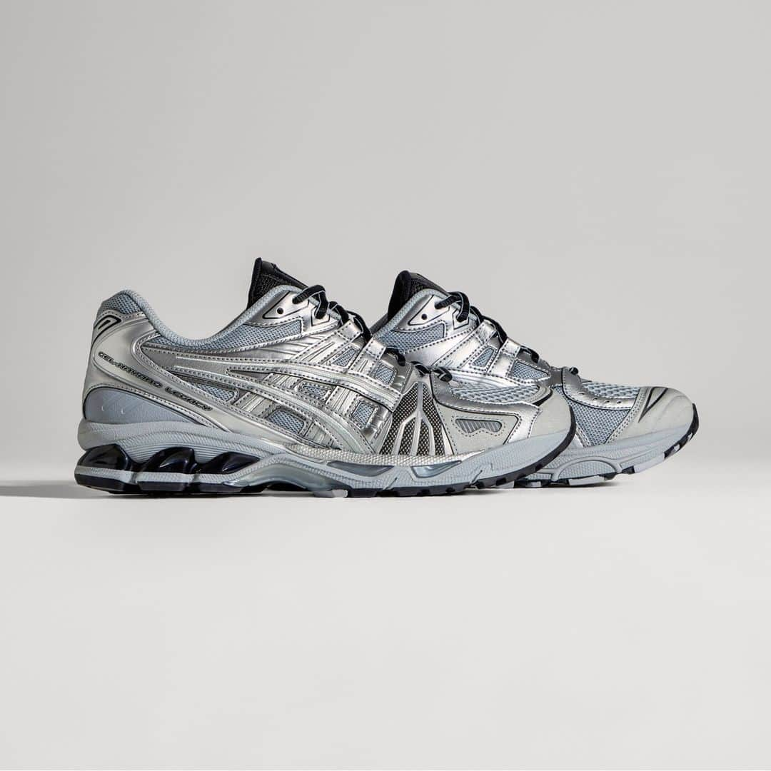 ASICS Tiger JAPANさんのインスタグラム写真 - (ASICS Tiger JAPANInstagram)「. GEL-KAYANO LEGACY -PURE SILVER/PURE SILVER  2023.09.15 LAUNCH  [取扱店舗] ・アシックス公式ストア（原宿店・心斎橋店・オンラインストア）限定  ASICSのレジェンドランニングシューズ、GEL-KAYANOシリーズ誕生30周年を記念し、ASICS SportStyleから新作ライフスタイルスニーカーGEL-KAYANO LEGACYが登場。2008年登場のパフォーマンスランニングモデル、GEL-KAYANO 14の意匠をベースとして、GELテクノロジーによるクッション性に優れた快適な履き心地を追求。GEL-KAYANOシリーズの歴代アーカイブに頻繁に採用されたシルバーを基調とし、再帰反射材のアクセントを配置するなどテクニカルなデザインに仕上げたPURE SILVERが登場。  #GELKAYANOLEGACY  #ASICS #ASICSSportStyle   #kicks #sneakers #sneakerhead #sneakerfam #シューズ #スニーカー #ファッション #カジュアル #カジュアルコーデ #ストリートファッション #ジャパスニ #スニーカーヘッズ #ストリートコーデ #コーディネート #スニーカー男子 #スニーカー女子」9月12日 20時26分 - asics_sportstyle_jp