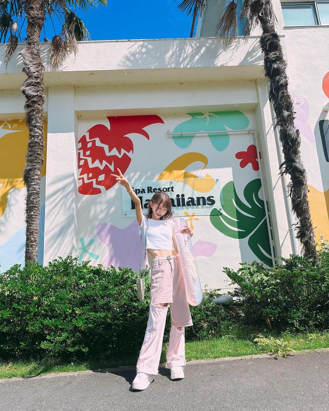 辻野かなみのインスタグラム：「❤︎  ⁡ 何年か振りの✌︎ ⁡ 流れるプールで流されてる時間好き🎶 ⁡ もぉ‼︎スライダーが楽し過ぎた〜🥹✨ ⁡ やっと鳥取で買ったうきわ💗🌼も使えました💓 ⁡ #かなみしふく　#ハワイアンズ  #辻野かなみ　#かなみん　 #超ときめき宣伝部　#超とき宣 #𝗂𝗇𝗌𝗍𝖺𝗀𝗈𝗈𝖽 #𝗂𝗇𝗌𝗍𝖺𝗅𝗂𝗄𝖾 #𝖿𝗈𝗅𝗅𝗈𝗐𝗆𝖾 #𝗅𝗈𝗏𝖾 #데일리룩　#데일리룩코디　#패션	#오오티디 #데일리　#좋아요　#팔로우」