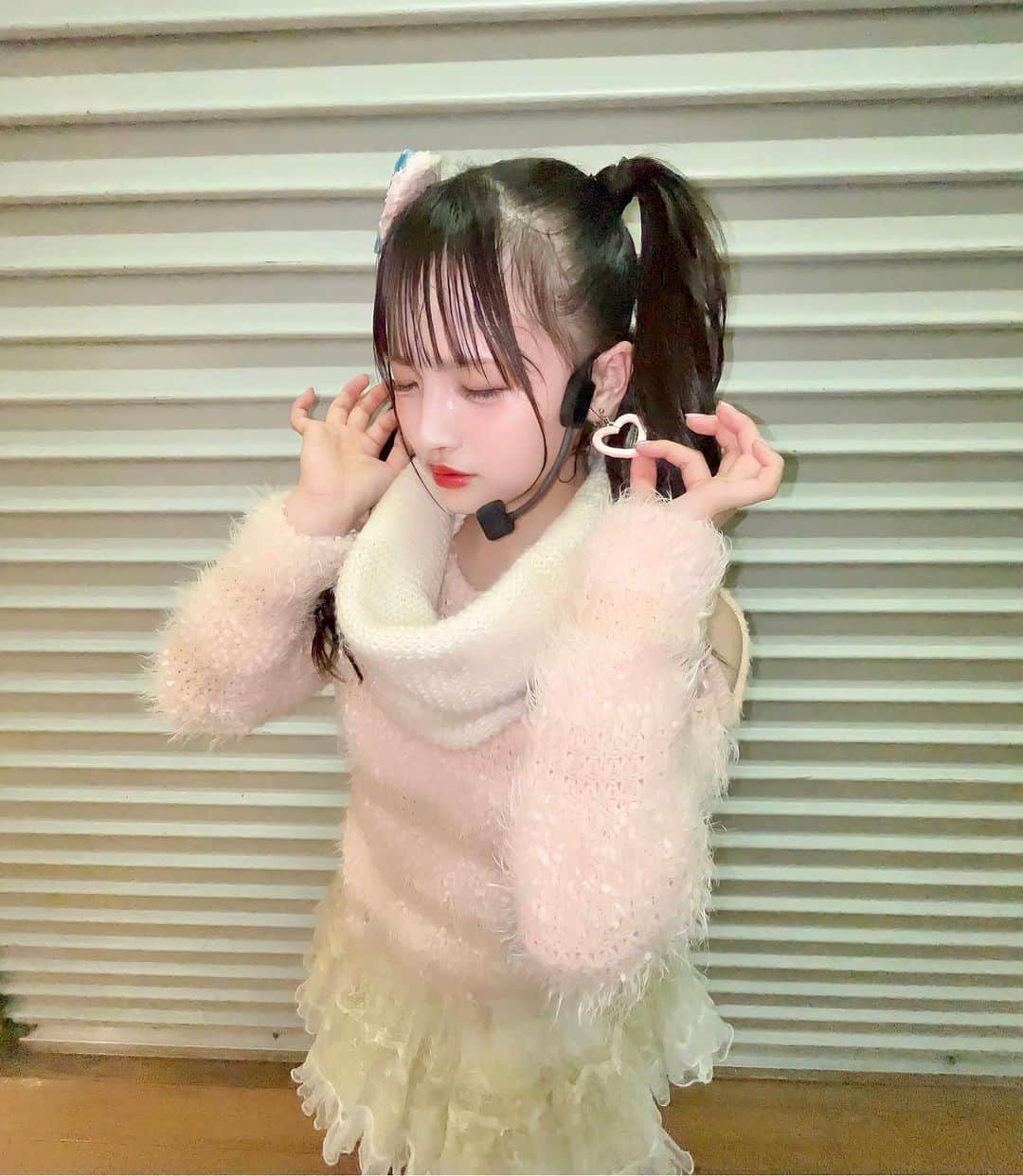のインスタグラム：「今日でNMB487期生として デビューして3年になりました✨ いつも応援してくださる ここまでこれたのも ファンの皆さんのおかげです✨ そして大好きな同期もありがとう♡ 4年目はもっともっと目指すとこにいきたいです♡ . . . .  #fashion#beautiful#cute#follow#tbt#followme#nature#like4like#instagra#데일리 #소통 #좋아요 #셀카 #셀스타그램#팔로우#셀피#유에스제이 #크리스마스#ストレート#アイドル#ヘアアレンジ#ツインテール」