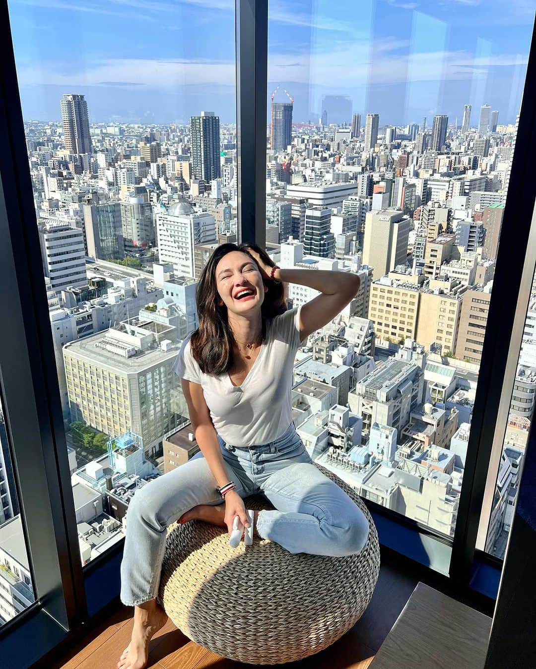 ルナ・マヤのインスタグラム：「Osaka's sunshine streaming in, turning my hotel room into a radiant retreat. @wosakahotel #osaka #whotelosaka #september #traveler #traveladdict #japantrip」