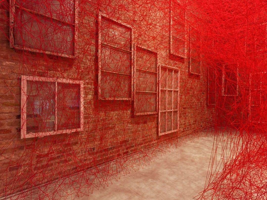 塩田千春さんのインスタグラム写真 - (塩田千春Instagram)「#Repost @koeniggalerie ・・・ We are delighted to announce the solo exhibition THE WALL BEHIND THE WINDOWS by Chiharu Shiota (@chiharushiota) in the Chapel at St. Agnes opening in conjunction with Berlin Art Week 2023.  For THE WALL BEHIND THE WINDOWS, Chiharu Shiota has turned the former Chapel at St. Agnes into one of her intricately threaded sculptures, on a scale that fills every inch of the exhibition space. Rather than entering the space perambulatorily, Shiota has devised a way for the interaction itself with her work to reflect the nature of the objects that feature most prominently within it: windows.  Shiota has been collecting discarded windows around Berlin ever since first arriving in the city in the late 1990s. Like the Japanese-born artist’s labyrinthine installations that envelop everyday keepsakes in delicate fibers, effectively turning them into materializations of memory, the window holds special significance in Shiota’s cosmos as a threshold device: it protects one from the outside and yet allows visual access to all that lies within its purview.   The windows have never been displayed within a threaded context before, which makes their appearance in the earlier liturgical spaces of a former church all the more resonant. Collecting and repurposing these windows in this show pays tribute to their heritage both as objects and devices that once allowed those who stood before or beneath them to experience separation and distance in visual terms. At the center of the installation is a sewing machine, itself a device that recalls the material that surrounds it, pointing to the otherwise invisible networks of associations that Shiota renders visible. This, ultimately, is what Shiota has achieved with THE WALL BEHIND THE WINDOWS – an excavation of something cast aside that in all its obdurate materiality still manages to speak its own language of remembrance.  CHIHARU SHIOTA | THE WALL BEHIND THE WINDOWS 13 SEPTEMBER – 11 NOVEMBER 2023  PUBLIC OPENING 13 SEPTEMBER 2023 | 5–9 PM  #KönigGalerie #KönigExhibition #ChiharuShiota  Images: Photos by Roman März. © Courtesy of the artist and König Galerie」9月12日 20時45分 - chiharushiota