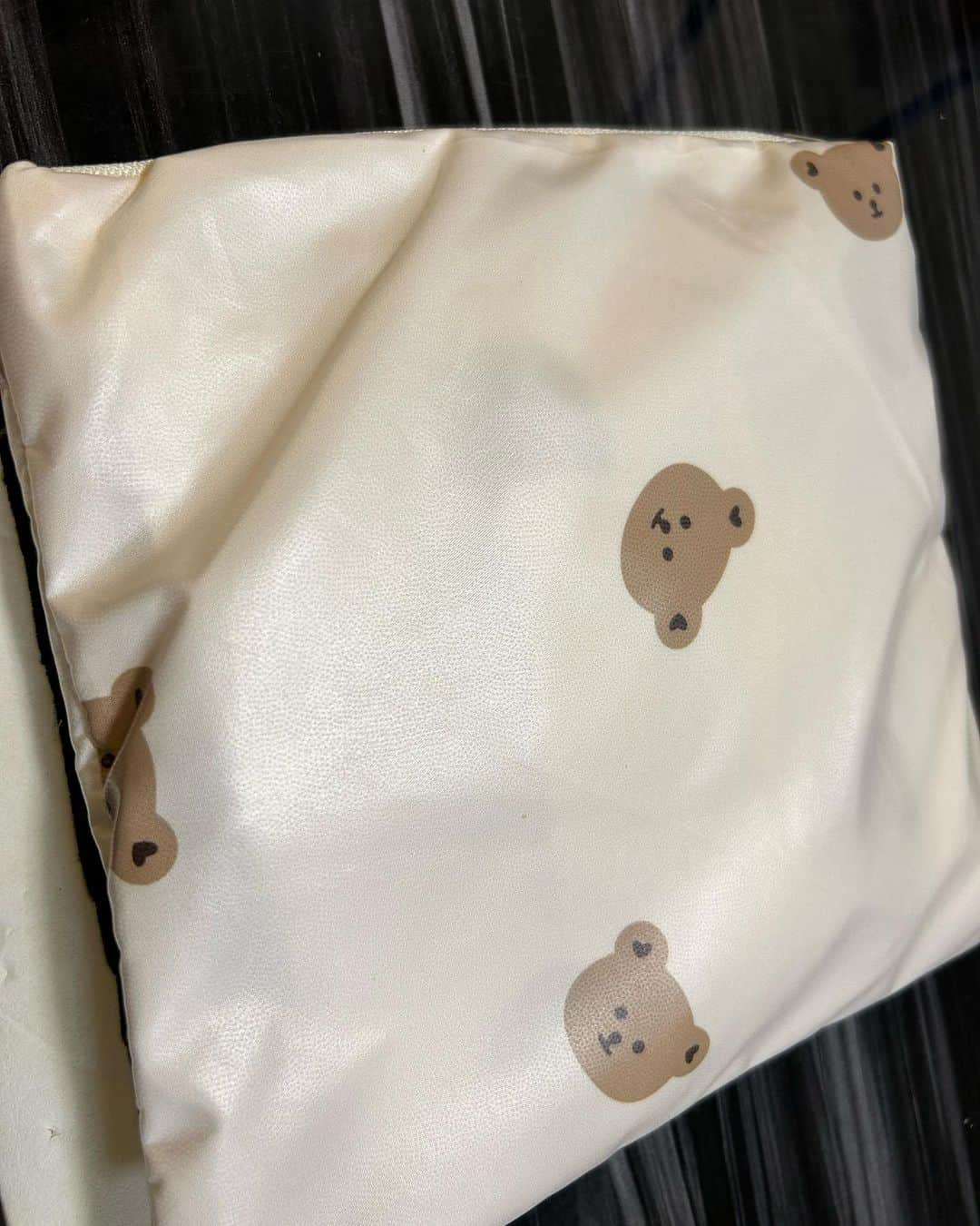 世手子さんのインスタグラム写真 - (世手子Instagram)「meal with baby👶 I also eat a lot of vegetables to gain strength💪💪 Apron that is easy to clean up✨✨ ベビーとの食卓🤱 次男 寿々太郎はんは離乳食が美味しくてたまらないようですw @zakzak.zakka123  #お食事エプロン #お食事エプロン長袖 #お食事スタイ #掴み食べ #食育 #食べこぼし #食べこぼし対策 が楽ちん(*´∇｀*) どんなに汚しても片付けが便利(*´-`) どんどん逞しく育ってね(*^◯^*) 私も負けないように野菜を食べる💖  #1歳児ママ #育児便利グッズ #育児便利アイテム #おしゃれ育児グッズ」9月12日 20時37分 - rojide