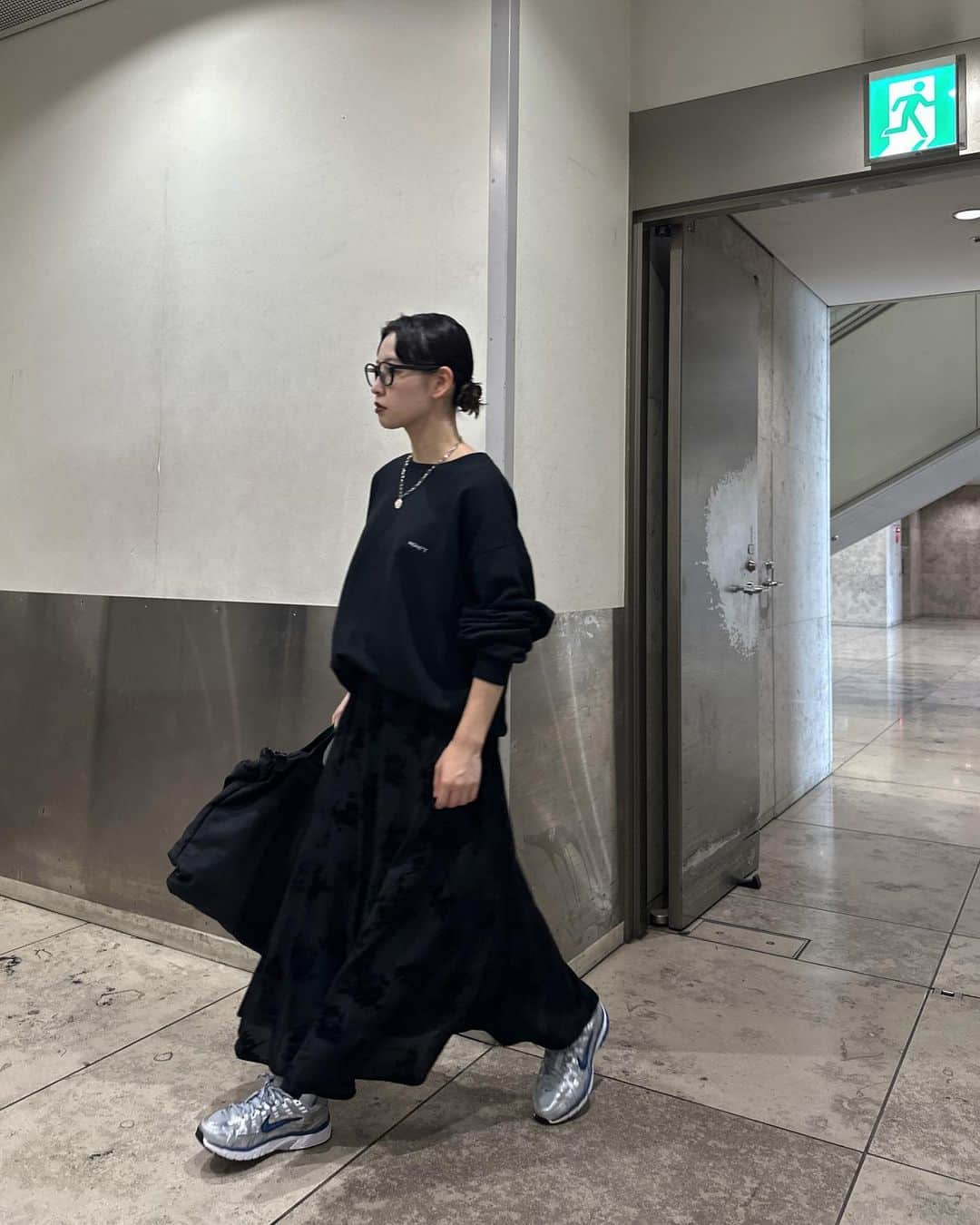のインスタグラム：「＊可愛いスカートはスウェットとスニーカーで外します。 @apres_soie スカート可愛いネ。 . #ootd#メンズライク#シティーガール#シティーボーイ#nike#ミリタリーコーデ#outfit#mensfashion#used#classystreetwear#freshfits#outfitoftheday#pauseshots#snobshots#military#cityboy#cityboyootd#whatwewear#whatwelike @favclo.official」