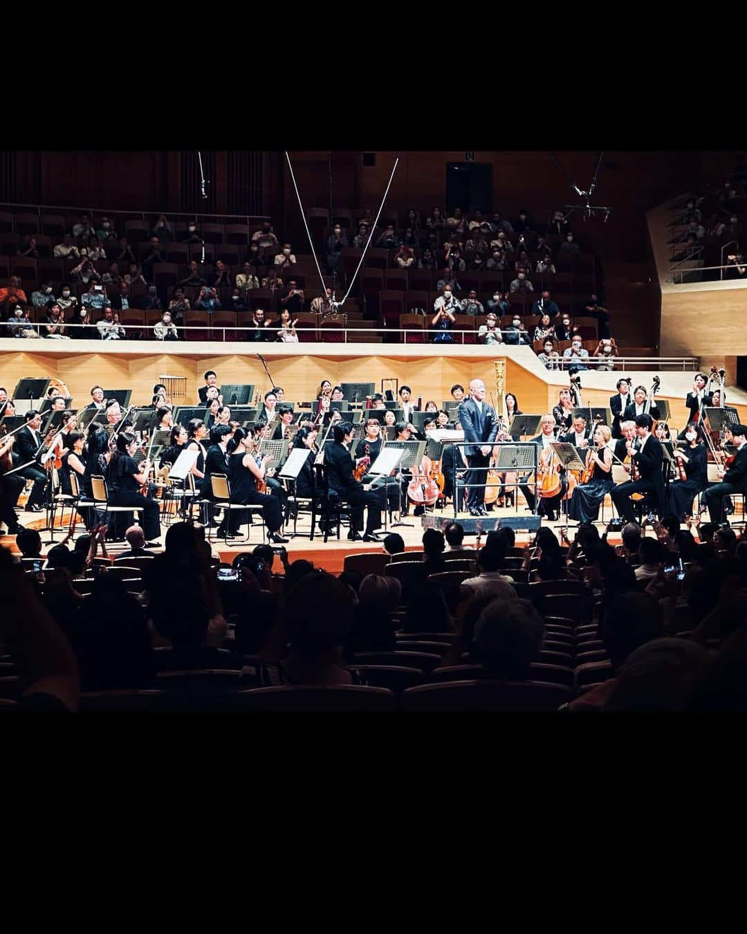 久石譲のインスタグラム：「A very hot Mahler at Suntory Hall.  #mahler #symphony #no5 #cismoll #suntryhall #tokyo #japan」