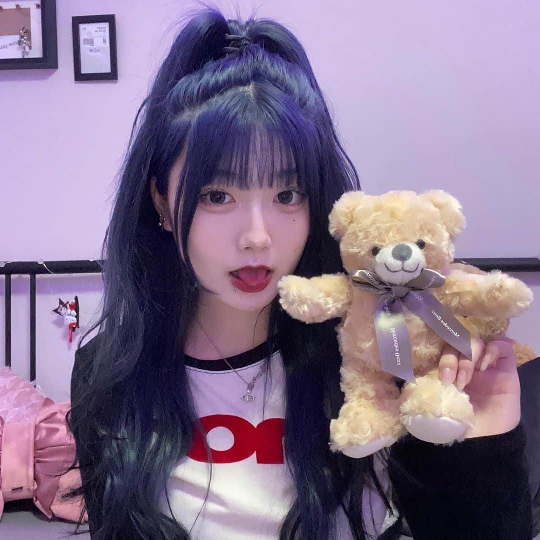 のインスタグラム：「ここねの部屋ぬいぐるみいっぱいー🧸 . . . . . . . .  #좋아요반사 #팔로우환영 #오오티디 #데일리룩 #패션 #메이크 #셀카 #06」