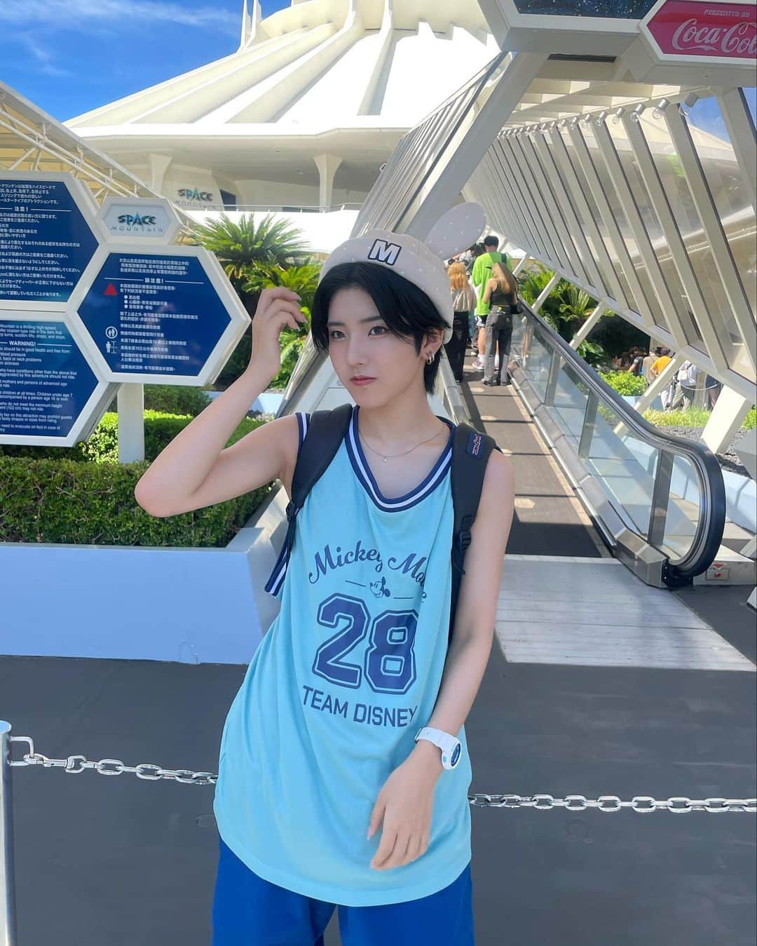 小島はなさんのインスタグラム写真 - (小島はなInstagram)「・ 3大マウンテンなら どれがすき?? ・ ちなみにはなはビックサンダー🫶🏻 ・ #はなとディズニー #Disneyland #ディズニーランド #AMEFURASSHI #小島はな」9月12日 20時46分 - amefurasshi_kojima_official_