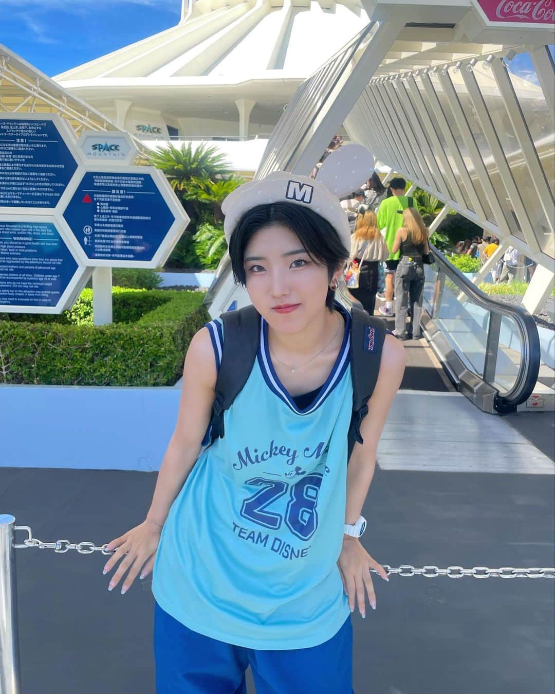 小島はなさんのインスタグラム写真 - (小島はなInstagram)「・ 3大マウンテンなら どれがすき?? ・ ちなみにはなはビックサンダー🫶🏻 ・ #はなとディズニー #Disneyland #ディズニーランド #AMEFURASSHI #小島はな」9月12日 20時46分 - amefurasshi_kojima_official_