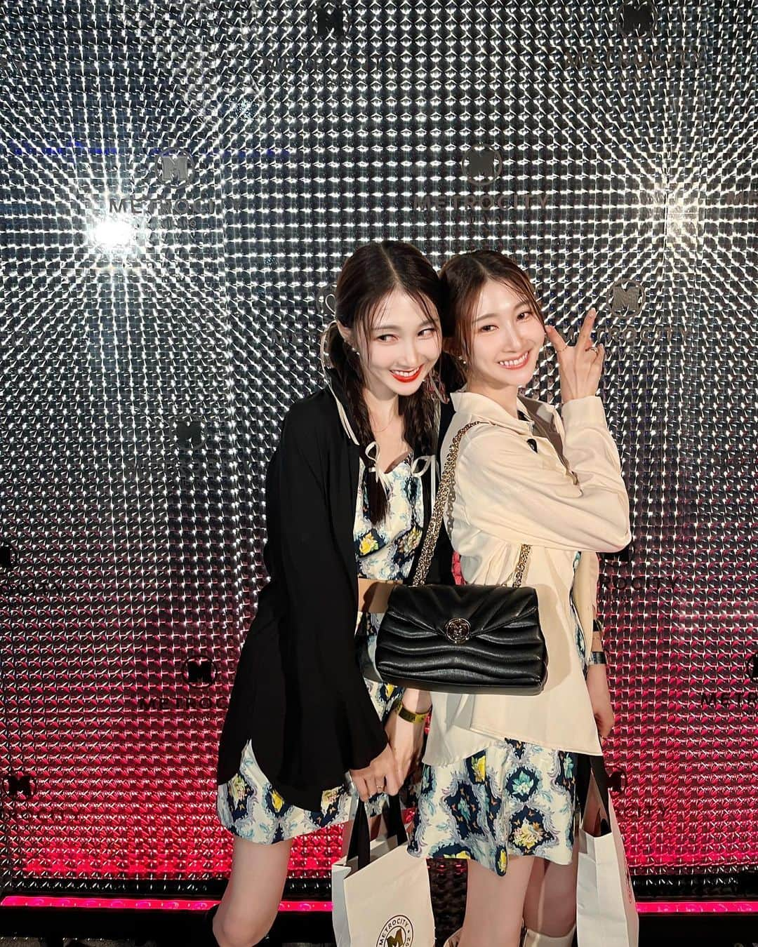 ANRIのインスタグラム：「METROCITY after party 〰️🥂🖤 @caffemememi @metrocity__official  @metrocity.japan @metrocity.korea」