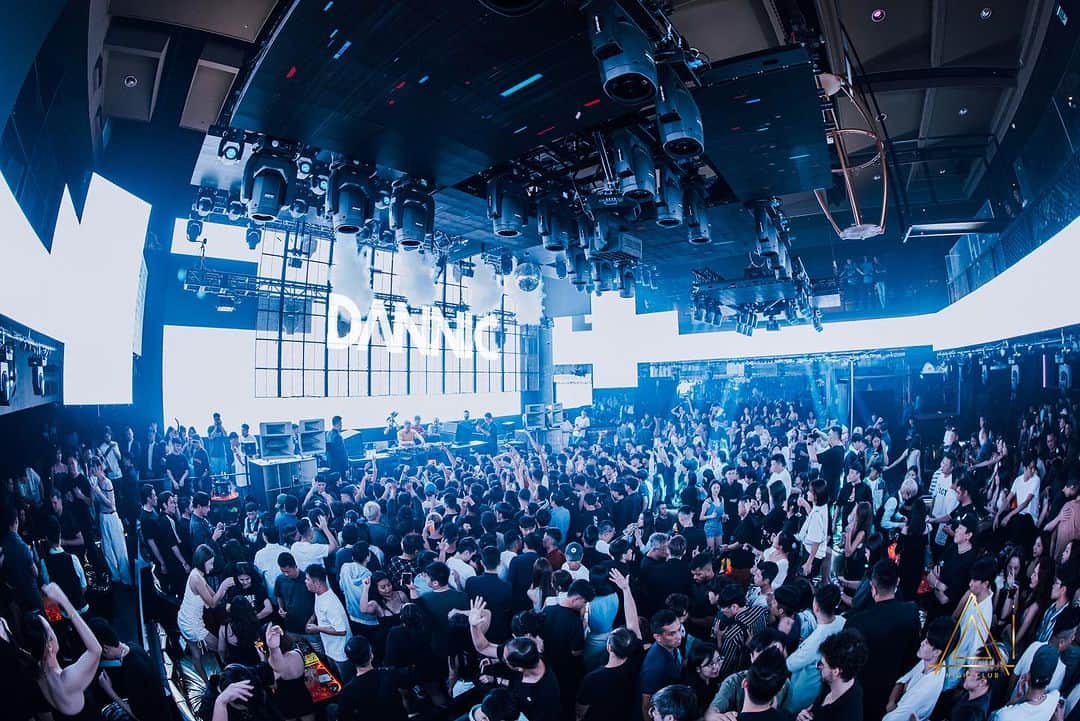 Dannicさんのインスタグラム写真 - (DannicInstagram)「What an amazing club!! Sound, light, visuals and setup are on point! Thank you everyone that came out. 谢谢 🙏🏻💥🎉🥵」9月12日 20時47分 - dannic