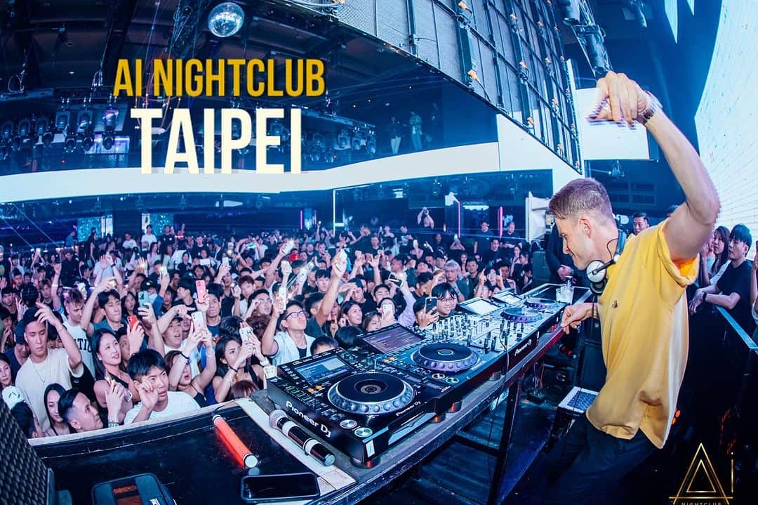Dannicのインスタグラム：「What an amazing club!! Sound, light, visuals and setup are on point! Thank you everyone that came out. 谢谢 🙏🏻💥🎉🥵」