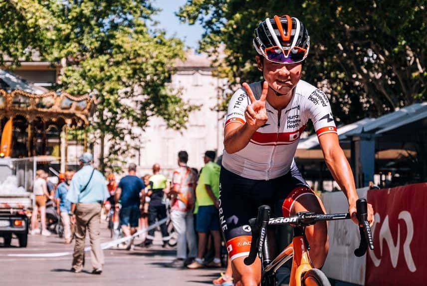 與那嶺恵理さんのインスタグラム写真 - (與那嶺恵理Instagram)「Our successful @tourdelardechefeminin 3 stages WIN 🙌🏻🍾in 7days, Done&Dusted 🫶🏻 . . First of all thank you girls and staff 🫶🏻 only word I can find is Thank you for having nice time in the race. it’s photo dumps from our 📸 @oskarsbrook  . . But very personal side, I was riding a roller coaster🎢behind our success. Try to be I’m okay but sometimes I couldn’t control.  Last Sunday, I was caught food poison, vomited🤮& whole body pain 😵‍💫whole day and couldn’t eat anything just 2days before start the race. It was my first try to be okay.  I tried my best first half of the week for the team.  And then I god terrible news from Japan in the mid week. I don’t know why I had shocked my heart so much💔Couldn’t control my emotions of sadness because of how he died and the feeling of his people…. Tried to be I’m okay again.  And next, I got unfortunate puncture in the race. I couldn’t do anything for the team. It the moment every thing in my heart & body was flat 😢  . . It’s completely on me so I was trying I’m okay to outside but inside of me was not okay.  I wanted to post a lots of nice stories of how we race with insane photo of Oscar 📸 but I could not do it😢. Now, I could have time to breathe. Still I can’t sort out my mind though. I need to move forward for up coming race. It’s time to post our nice memories to share 🫶🏻 . . Also my teammies’ performance and victory make my heart repaired a lot 🧡👭 Proud of you 🫶🏻 Step and move forward slowly.  . . #今日のエリさん　#HumanPoweredHealth」9月12日 20時50分 - eriyonamine