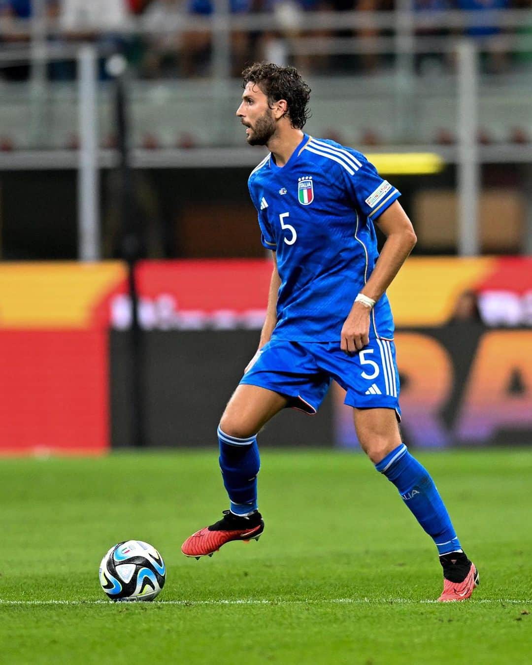 マヌエル・ロカテッリのインスタグラム：「Con il Cuore ❤️⚽️🇮🇹」