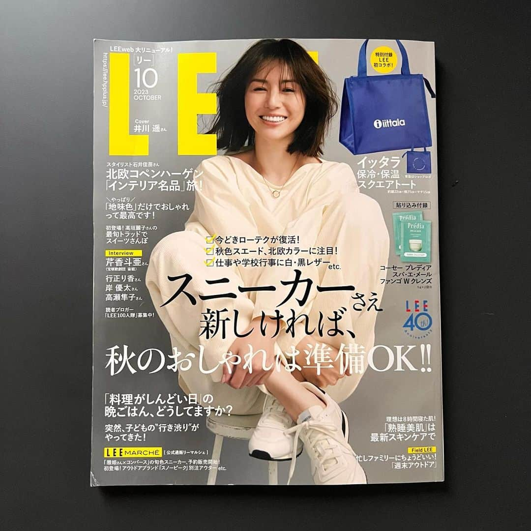 本多さおりさんのインスタグラム写真 - (本多さおりInstagram)「【 掲載のお知らせ 】  『LEE2023年10月号』に掲載していただきました。  忙しファミリーにちょうどいい「週末アウトドア」  近所やベランダ、お庭でサクッと楽しむアウトドア時間について紹介されています。  我が家はマンションの購入決め手にもなった、ルーフバルコニーでの過ごし方を取材していただきました。  ぜひご覧ください！  ベランダ活躍シーズンの夏もまもなく終わり… 秋の楽しみ方も見つけていきたいです。  *ベランダプール（2ヶ月で10回くらい）による水道代増は去年と同じで+3000円でした。レジャー費としてはお得感  撮影:木村文平@bunpei_camera  取材･文:田中理恵  @magazinelee  #週末の過ごし方  #週末アウトドア  #ベランダ  #ベランダプール  #べランピング  #ホットプレートごはん」9月13日 6時38分 - saori_honda