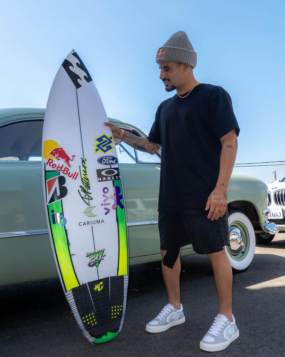 イタロ・フェレイラのインスタグラム：「Can go anywhere in my @cariuma shoes, in collaboration with Mike Vallely these pair are my favorite!  #lifestyle」
