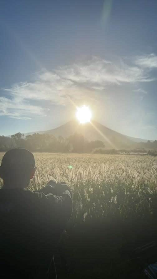 SHOCK EYEのインスタグラム：「緊急生配信✨✨ ダイヤモンド富士を狙う！！  #mtfuji #富士山」