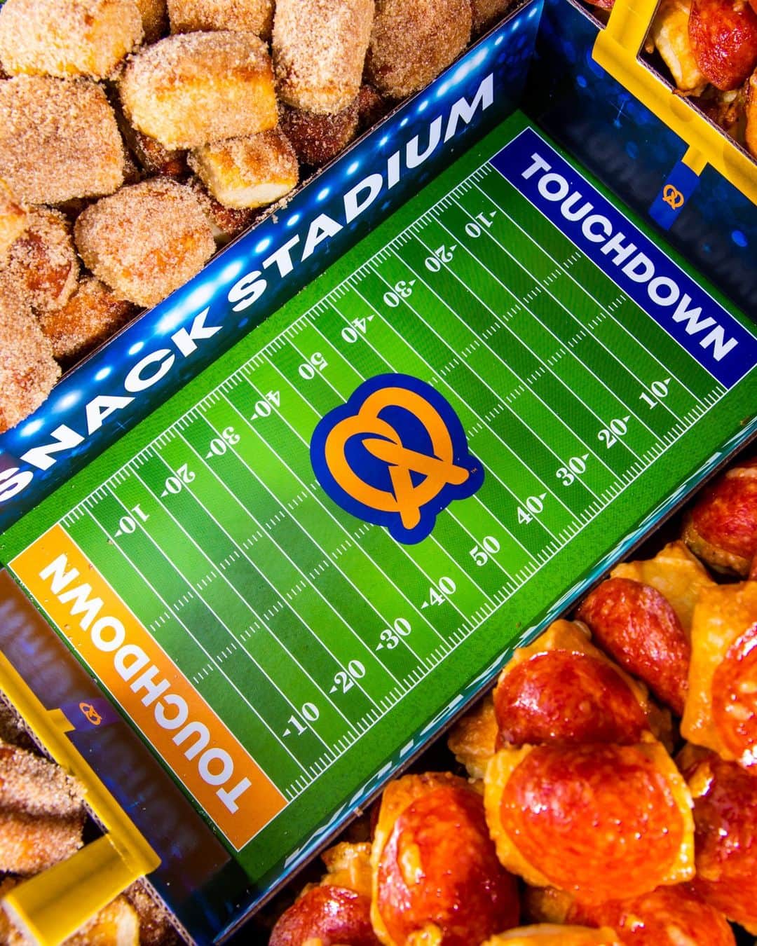 のインスタグラム：「Football stadiums are better when they are filled with pretzel nuggets.​」
