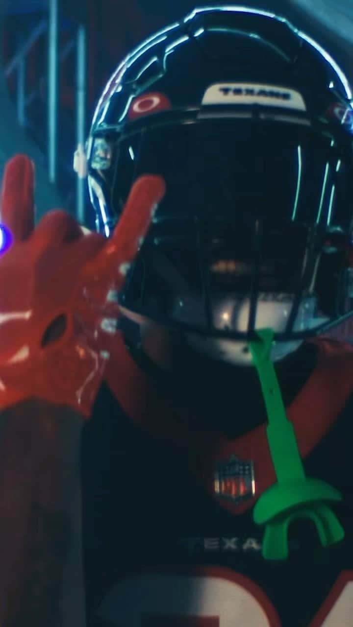 ヒューストン・テキサンズのインスタグラム：「🤘’s up and see you Sunday 🫡」