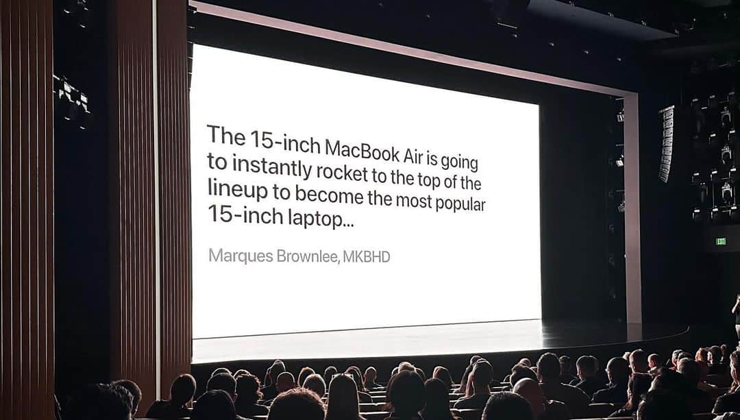 マーケス・ブラウンリーのインスタグラム：「Damn, what a moment. It was only maybe 6 or 7 years ago that independent content creators straight up didn’t get invited to these events. Now to be taken just as seriously as any other media and quoted by the CEO in the first few seconds of the biggest tech event of the year is... quite validating, of course. And inspiring to keep doing more, keep opening doors and keep creating. Good looks, Tim (doesn't mean I'm going to go easy on your new phones though 😅)」