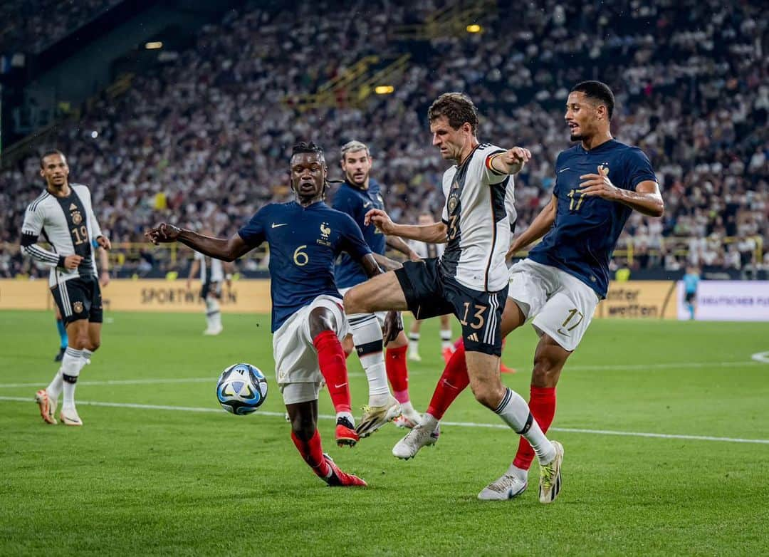 トーマス・ミュラーのインスタグラム：「Danke Dortmund 🤝 - so macht Fußball Spaß. Gegen Frankreich nach all den Ereignissen der letzten Monaten zu gewinnen, auch noch selbst ein Tor zu erzielen, ist emotional schwer zu überbieten 😻🇩🇪 #dankehansi #länderspiele #könnensogeilsein #mehrdavon #demütigbleiben」