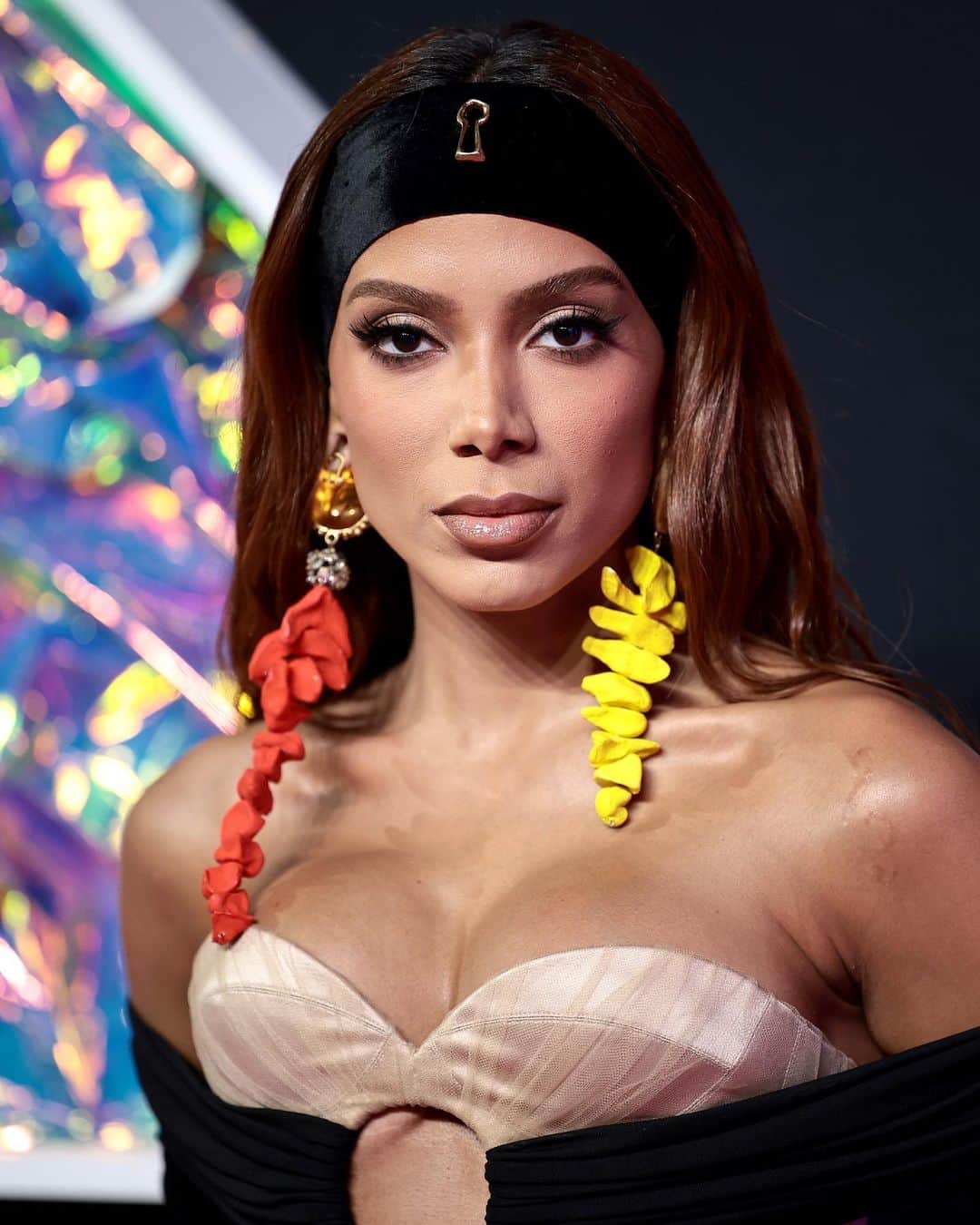 Just Jaredさんのインスタグラム写真 - (Just JaredInstagram)「Anitta pulls her stunning Schiaparelli look together with pops of neon while arriving for the VMAs 2023. Check out more photos on JustJared.com #Anitta #VMAs #MTVVMAs #VMAs2023 Photos: Getty」9月13日 7時21分 - justjared