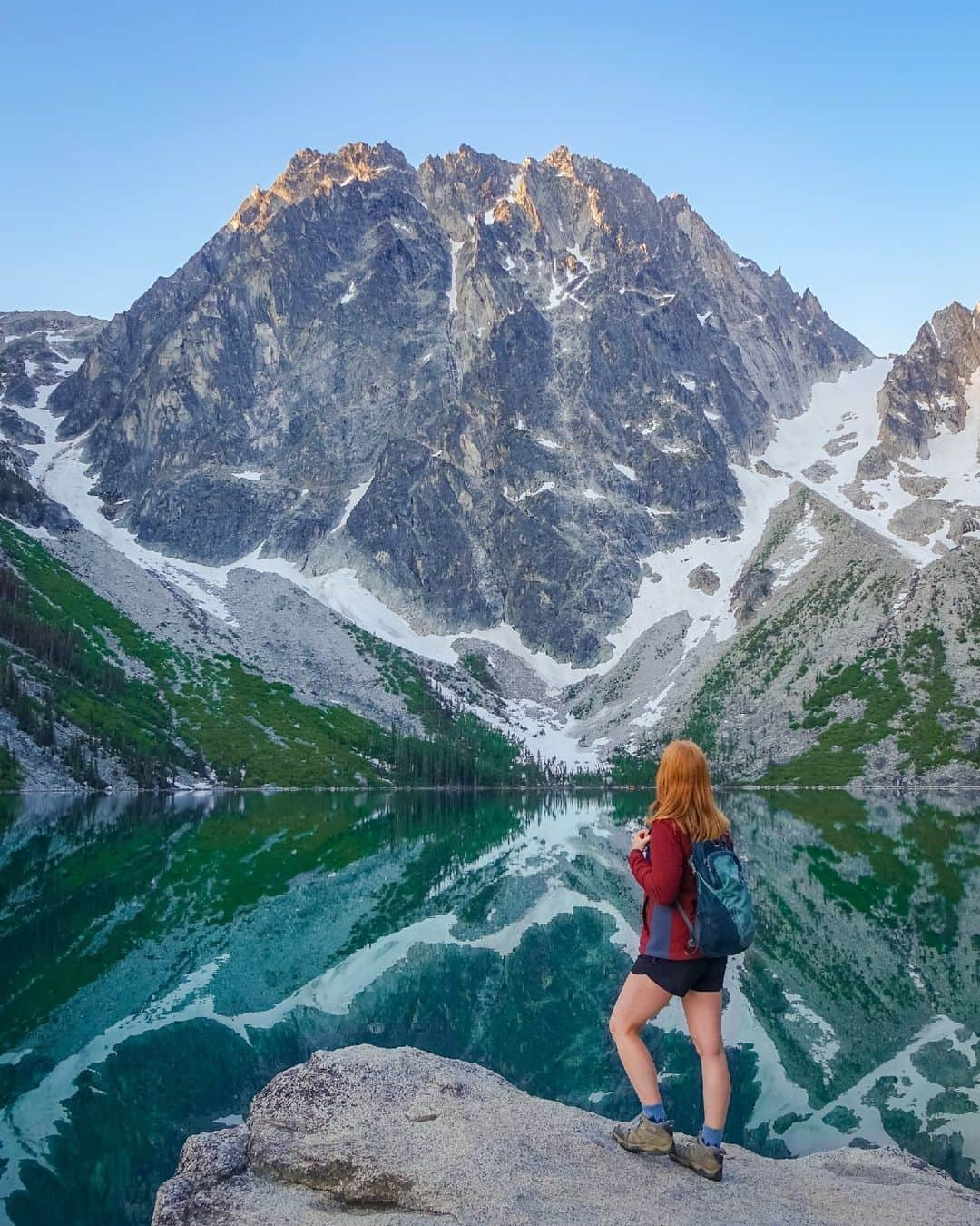 オスプレーのインスタグラム：「Down to earth or head in the clouds? We've got a pack for that 😎  #OspreyPacks」