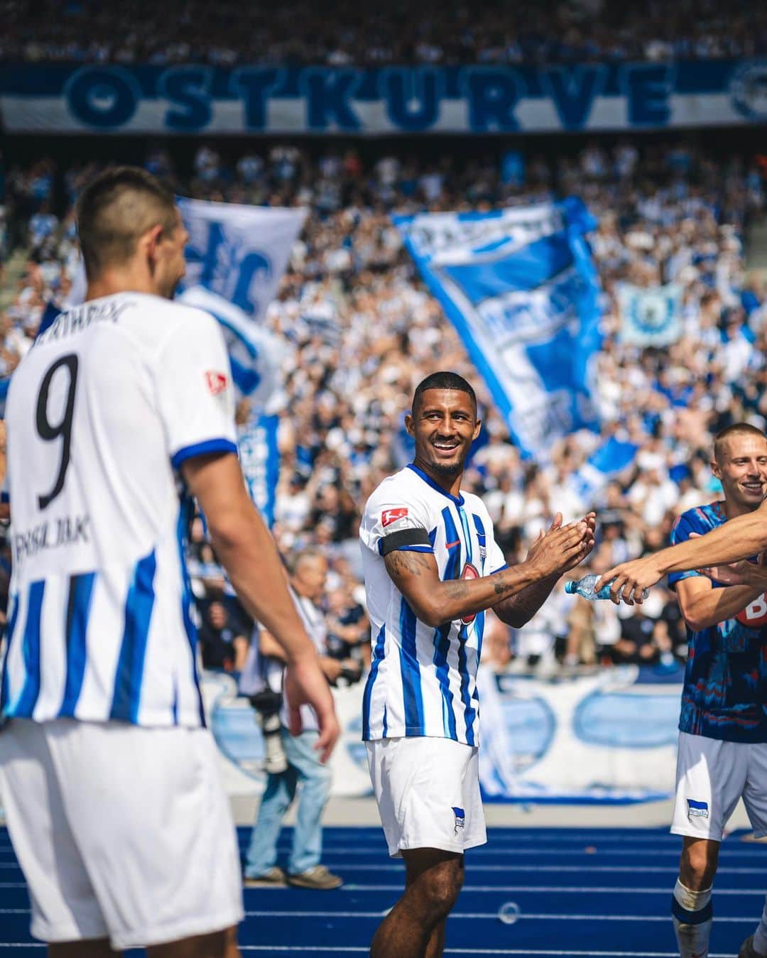 ヘルタ・ベルリンのインスタグラム：「Noch 5️⃣ Tage bis zum nächsten Heimspiel! 💙🤍 Wer ist bei #BSCEBS im @olympiastadionberlin dabei? 🫶 #HaHoHe」