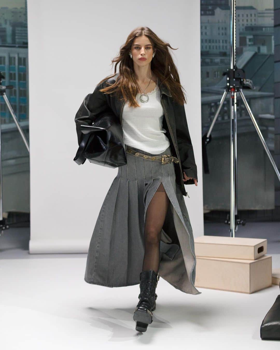 トップショップのインスタグラム：「Denim isn't just for jeans, you know.  Heritage favourites and the latest trending shapes ASOS.com now.」