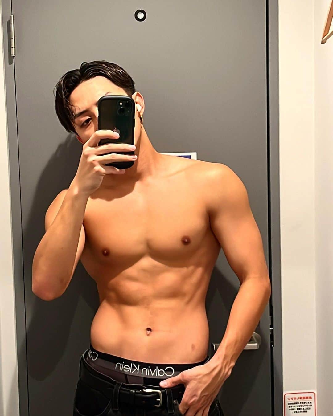 のインスタグラム：「細マッチョは嫌い？？  昨日載せたトレ後のストーリーが評判良かったからこっちにも✌️  #training#fitness#筋トレ#腹筋」