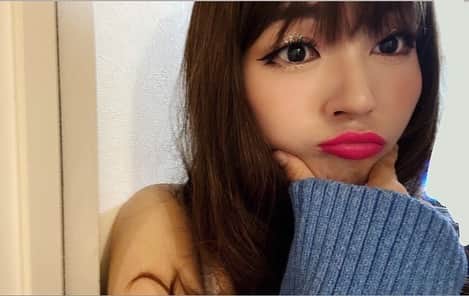 はらさんのインスタグラム写真 - (はらInstagram)「PLAZAで即買い！！ エルフ荒川ちゃんプロデュースコスメ GALLZ アゲ盛れグリッター  目元めちゃくちゃ盛れる！！！！！yeahhhhh!!!!!!!!!!!!٩( ᐛ )و💕  ✨🌈01 絶対主役道🌈✨  夜の暗さでも主役級🌉✨ 夜景に勝てる( ᐛ )♪♪♪  #yeahhhhh!!!!!!! #アゲ盛れグリッター#加工しても輝きが飛ばないパンチ力👊( ᐛ )و #詐欺メイク #navanawig #眉バランス難しい　#びふぉーあふたー」9月12日 22時41分 - univershara
