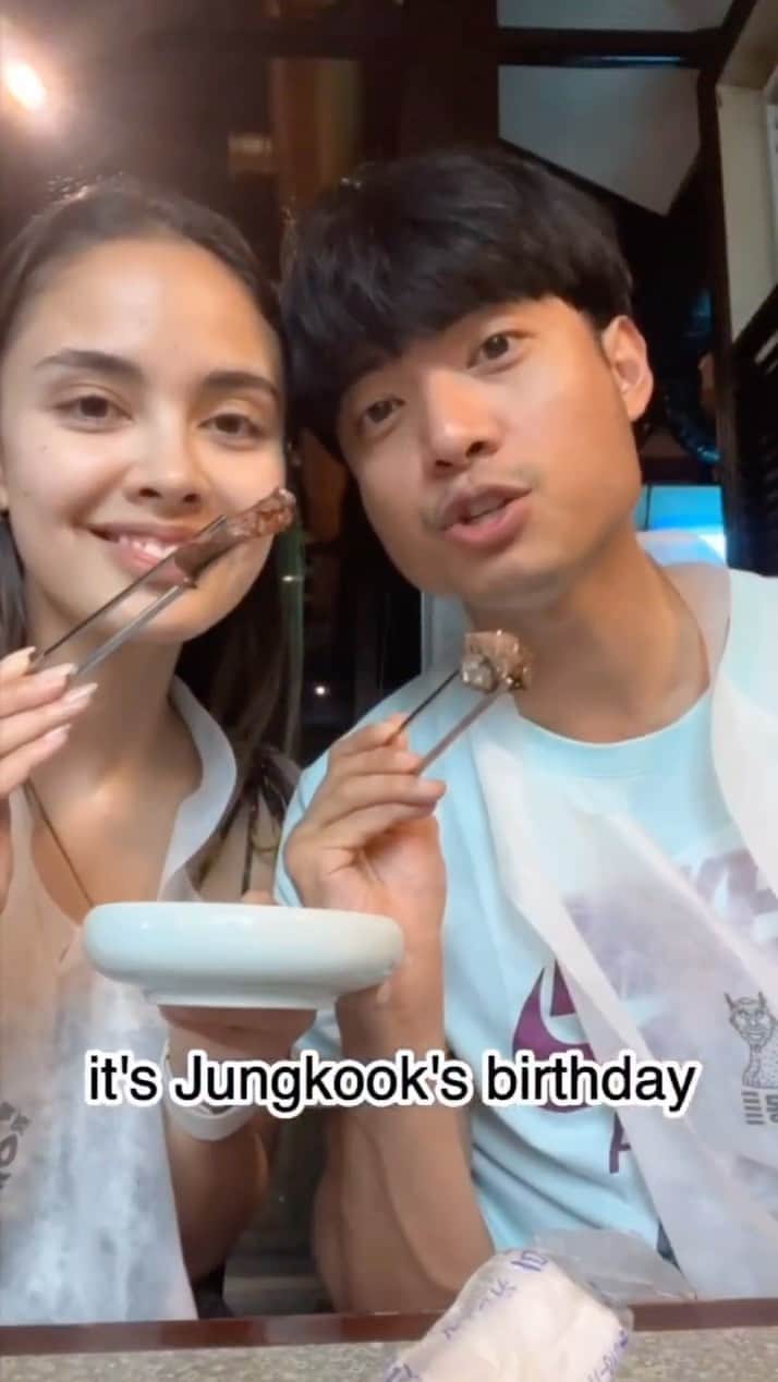 ミーガン・ヤングのインスタグラム：「We flew to Korea for a quick trip at sakto, birthday ni JK noong na dun kami 💜✨ we decided to celebrate and try to get a seat in Mongtan!! Our friends lined up around 11am and were able to get a table for all of us for 4pm 🔥 the meal was definitely worth the wait and we can't wait to go back 😍 #bonezfofo」
