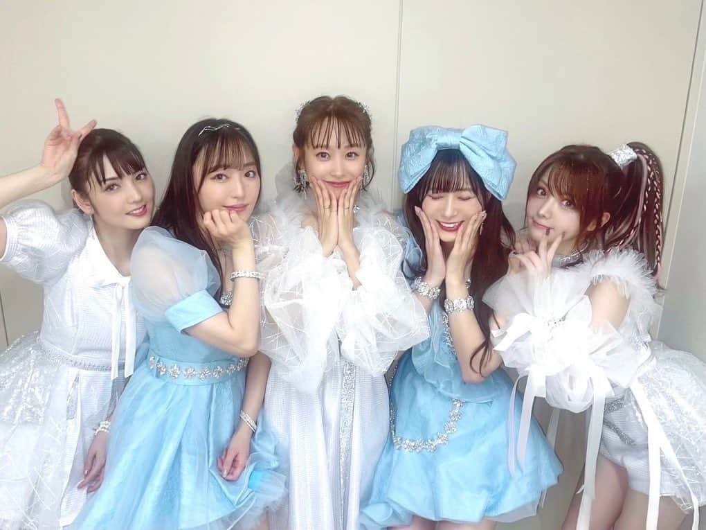 生田衣梨奈さんのインスタグラム写真 - (生田衣梨奈Instagram)「一緒に踊ってた先輩と♡ ⁡ あの時先輩方にたくさん素敵な事を教えて貰った！ ⁡ 初ツアーでは 先輩のリゾナントブルーを横で見ることしか 出来なかったけど一緒にパフォーマンス出来て 嬉しかった。 ⁡ #morningmusume23 #モーニング娘23#helloproject #えりぽんかわいい #生田衣梨奈のVSゴルフ5  #ELEYVSGOLF #生田衣梨奈 #ootd #l4l #love #ig_japan #Followme #ゴルフ #GOLF #ゴルフ女子 #高橋愛 さん #道重さゆみ さん #田中れいな さん #譜久村聖 #生田衣梨奈」9月12日 22時43分 - erina_ikuta.official