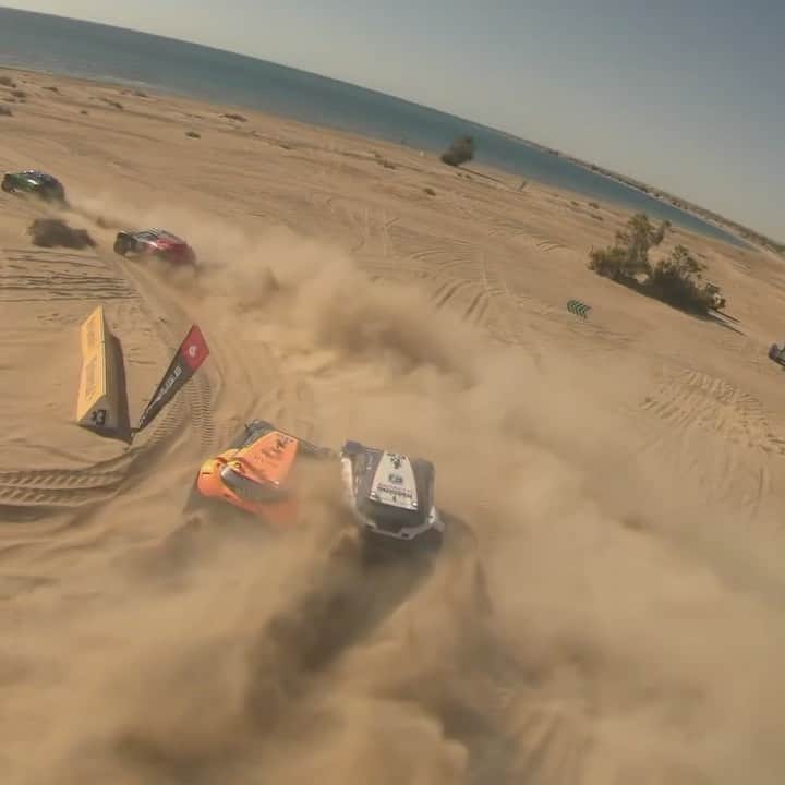 タナー・フォウストのインスタグラム：「A master of overtakes: Tanner Foust ⚡️🧡  Swipe through for some of his best moves this season 👉 🚀  #ExtremeE #RaceforthePlanet」