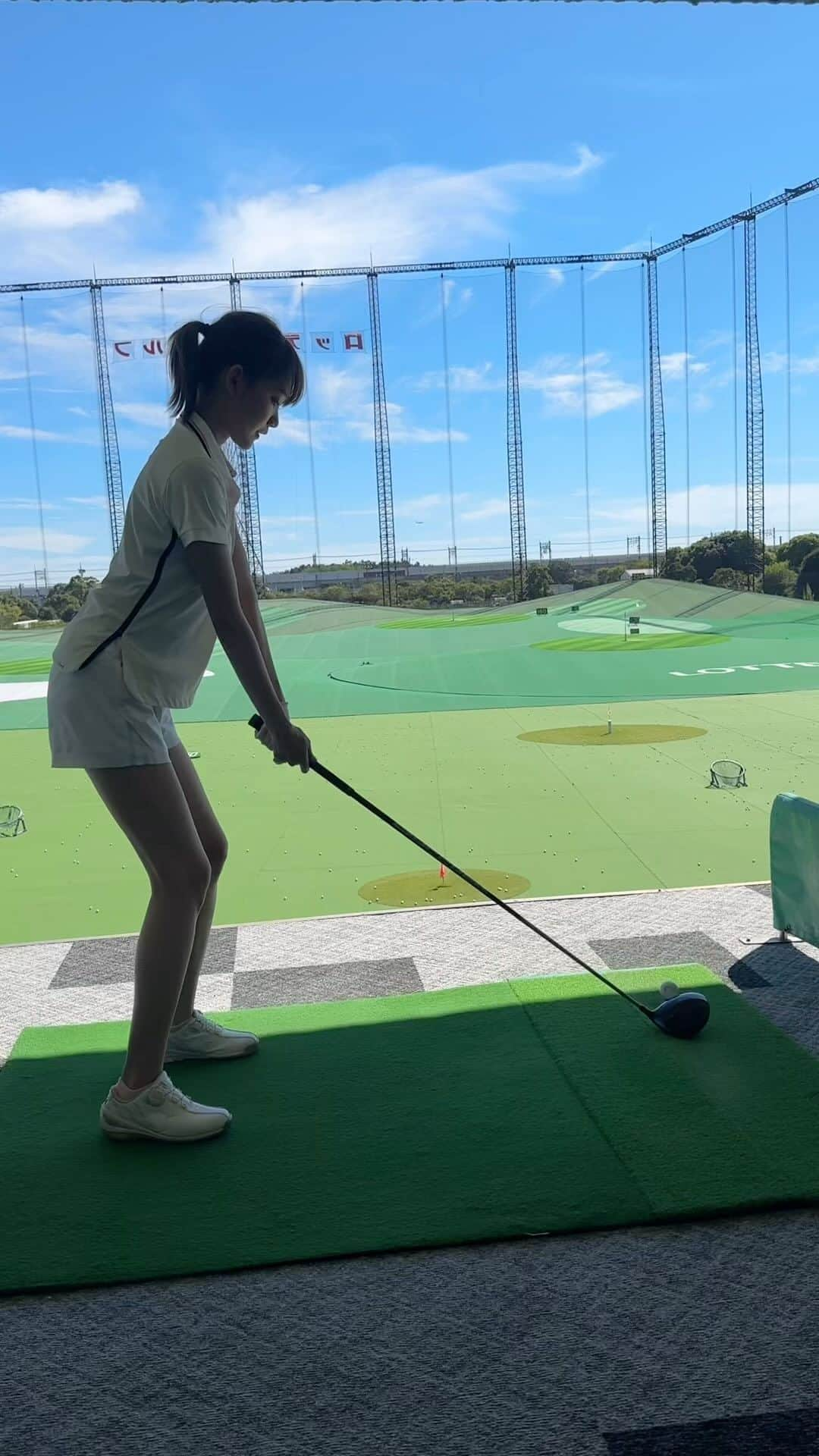 保﨑麗のインスタグラム：「最近のゴルフ練習⛳️ 上手くなりたい~✊🏻  #ロッテ葛西 #打ちっぱなし #ドライバー #ドライバーショット  #ゴルフ #ゴルフ女子 #ゴルフ男子 #ゴルフ日記 #ゴルフ上手くなりたい #ゴルフウェア #ゴルフコーデ #ゴルフ初心者 #ゴルフ初心者女子  #golf#golfswing#golfstagram#drivershot #⛳️#fyp#fypシ」