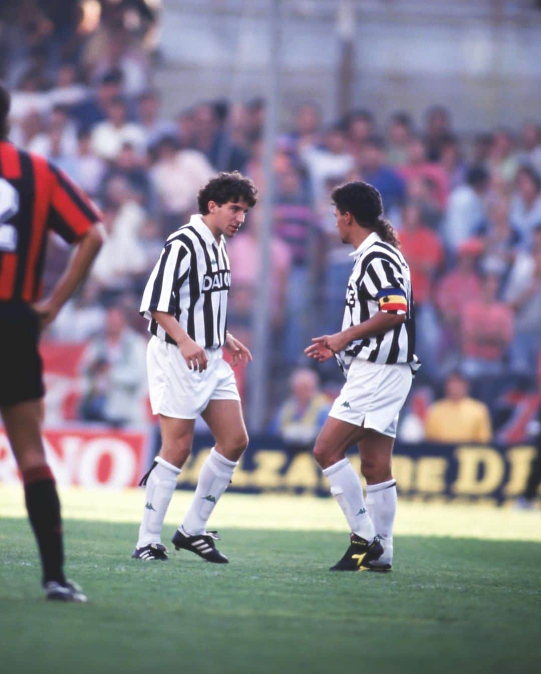 ユヴェントスFCさんのインスタグラム写真 - (ユヴェントスFCInstagram)「30 years ago a young Alessandro Del Piero made his debut in Serie A... The rest is history. 🤍🖤」9月12日 22時45分 - juventus