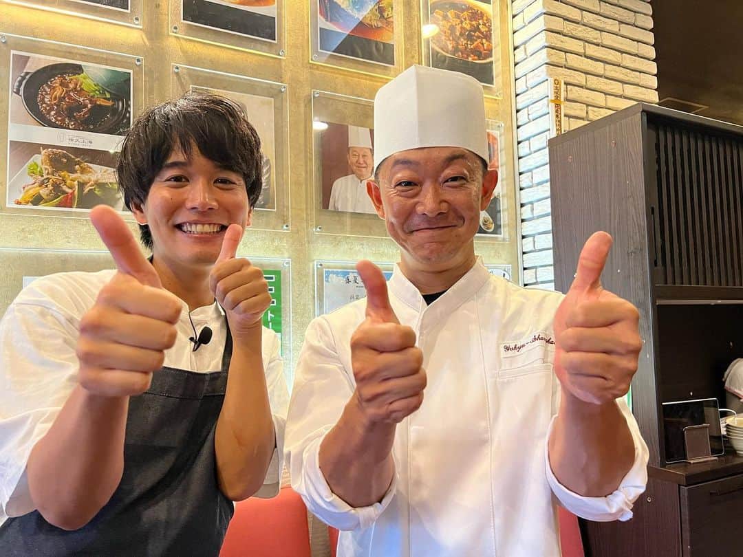 井口謙のインスタグラム：「． KEN's DISH🍳 今回は中華！  侑久上海の塚崎料理長に教えていただきました。  調味料4種類でできる本格麻婆豆腐に、本格あんかけ焼きそば。 レシピは @tadaima_rkb  でご覧ください！  #タダイマ #侑久上海  #撮影後のスタッフ一同 #楽しいメンバーでした〜」