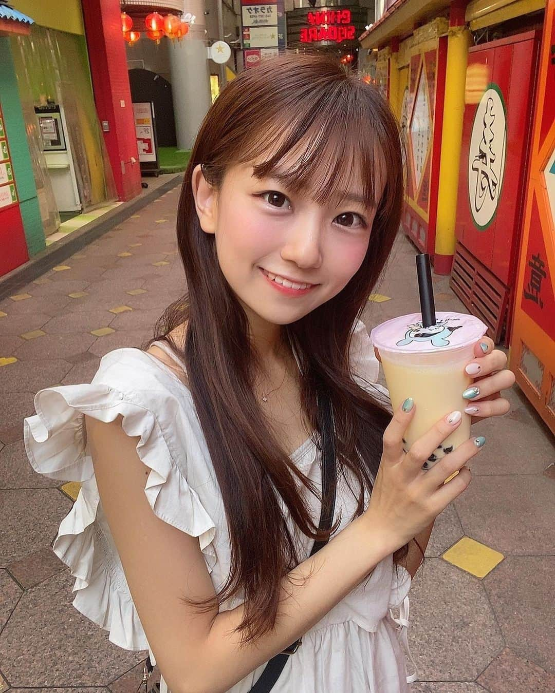 宮脇彩花のインスタグラム：「♡  タピオカ美味しかったー🧋♡  ミルクティー苦手なので マンゴータピオカです🧡  みんなは何味が好き？♡  #地下アイドル #中華街タピオカ #中華街食べ歩き #中華街食べ歩きグルメ #アイドルコーデ #バニクル #bunnylacrew」