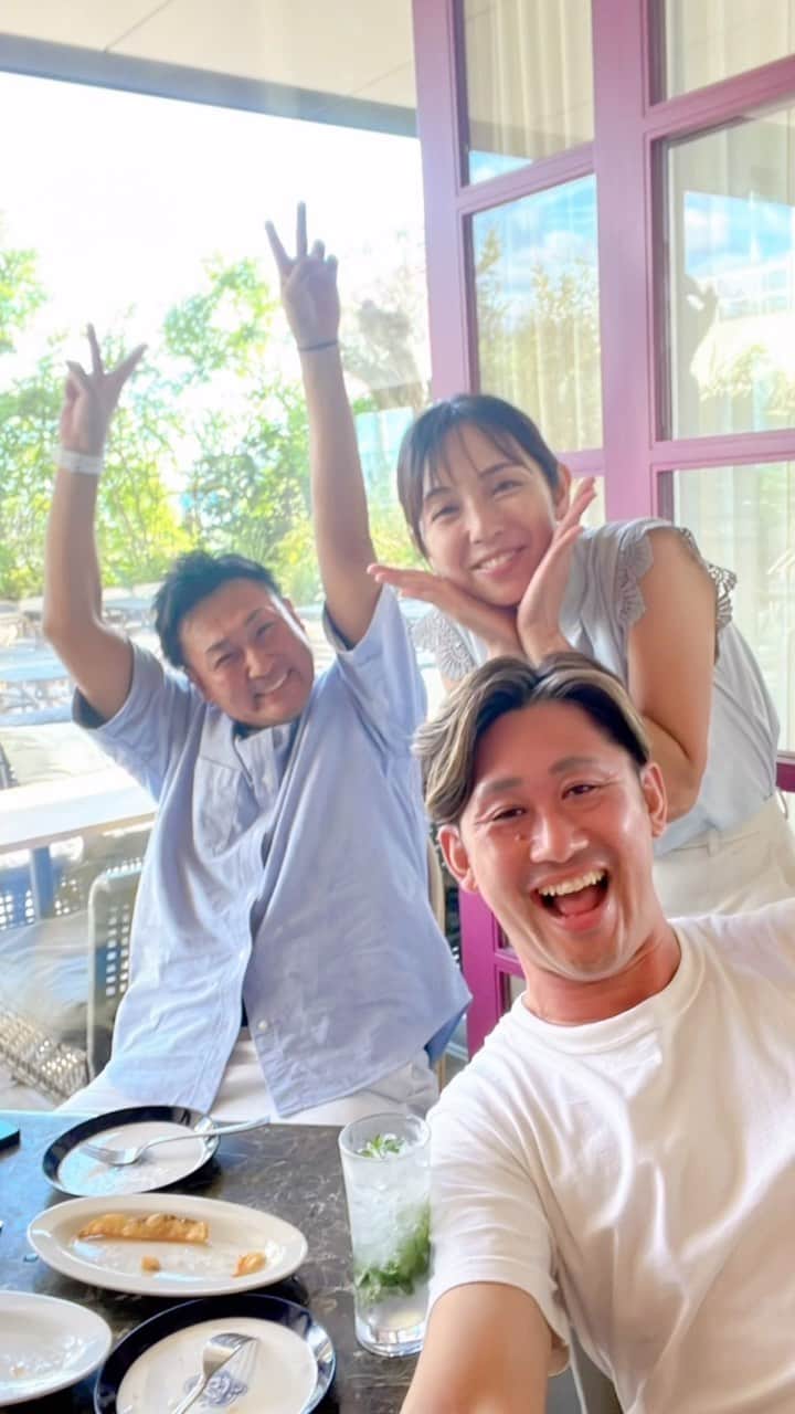 若林翔子のインスタグラム：「. . 仕事の合間に声かけたら来てくれた〜！  20歳で仕事始めたばっかりのポンコツしょうこを 静かに見守ってくれてた当時のスタッフさん。  しょっちゅう遊んだり相談乗ってもらったり いろんな時間を共有した仲間でね😚  全員は集まれなかったけど 20年前に戻ったかのように楽しかったーー🥹✨✨  @daisei_onda   @yotaro_suzuki   #初テレビ　#初リポート　#初づくし　#ほぼ20年前 #懐かしい　#楽しい　#刺激受けまくり」